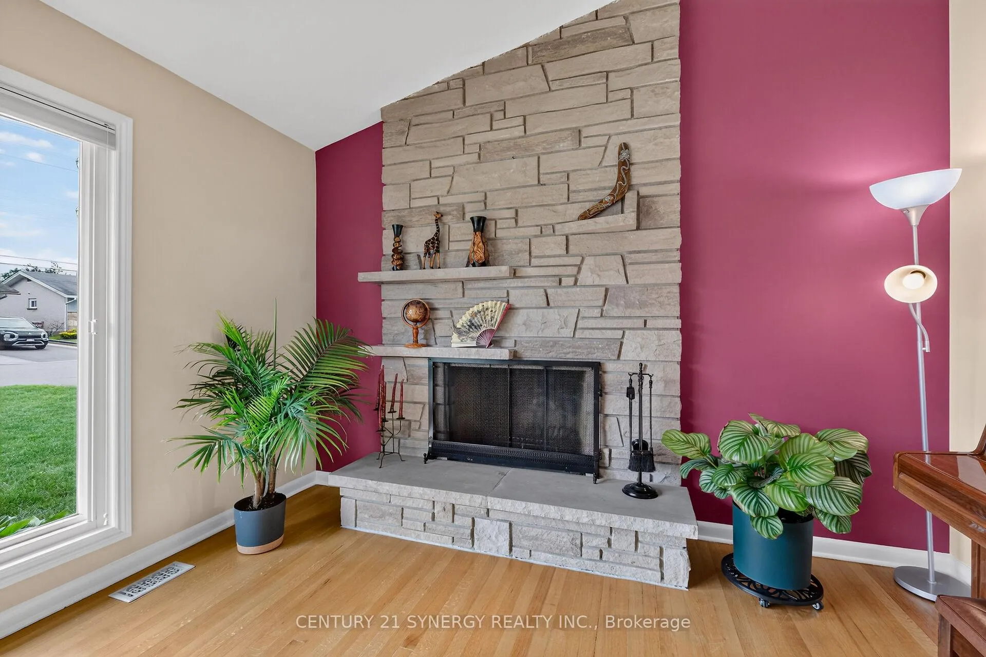 Photo 12 of 20 Sherry Lane, Ottawa, Manordale — HOMEH