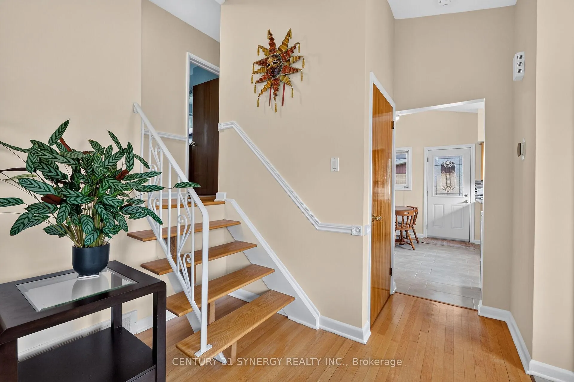 Photo 13 of 20 Sherry Lane, Ottawa, Manordale — HOMEH