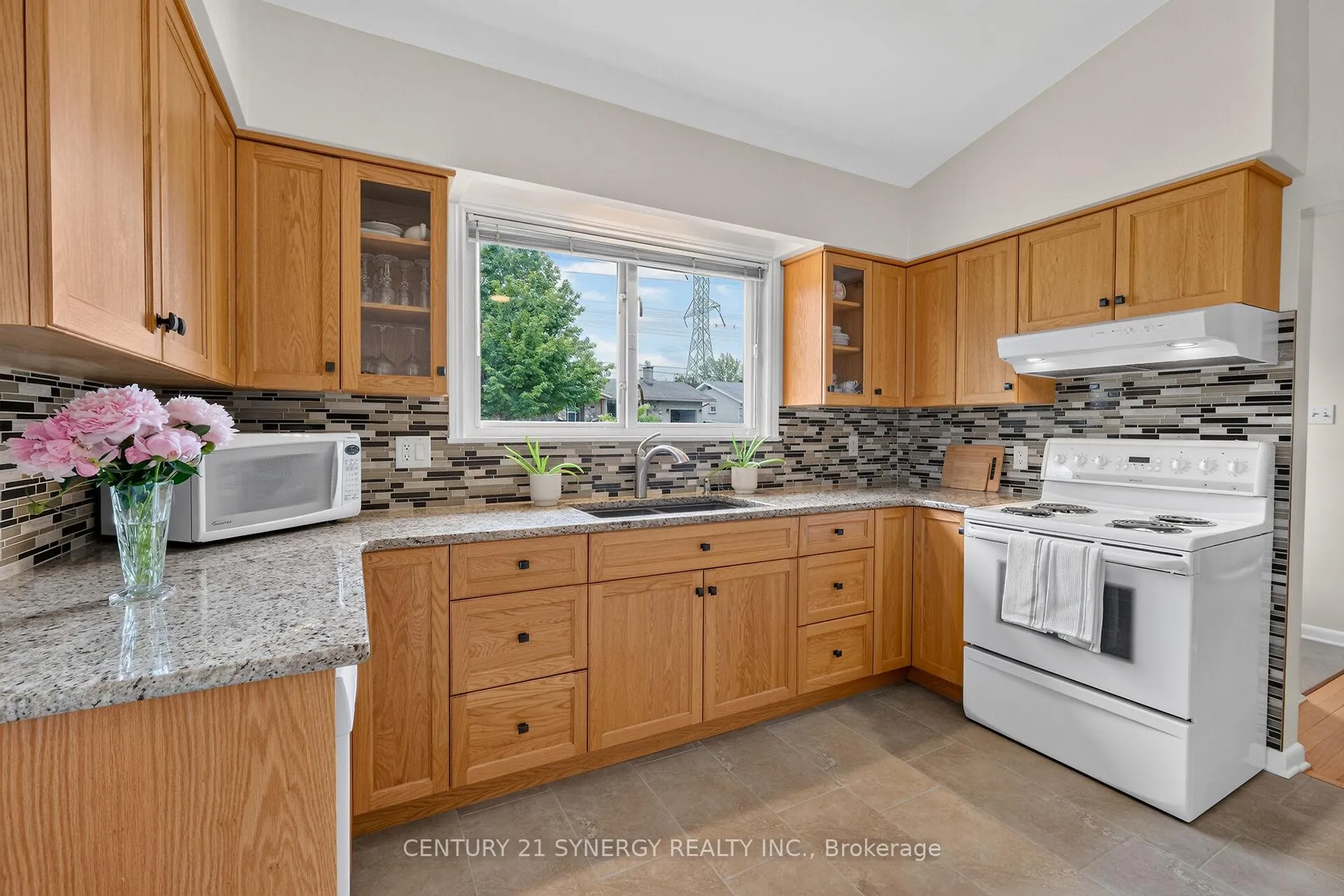 Photo 15 of 20 Sherry Lane, Ottawa, Manordale — HOMEH