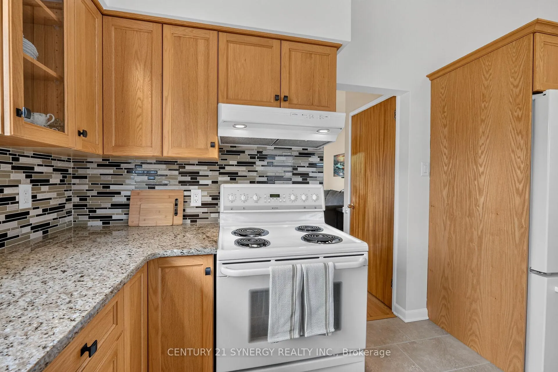Photo 17 of 20 Sherry Lane, Ottawa, Manordale — HOMEH