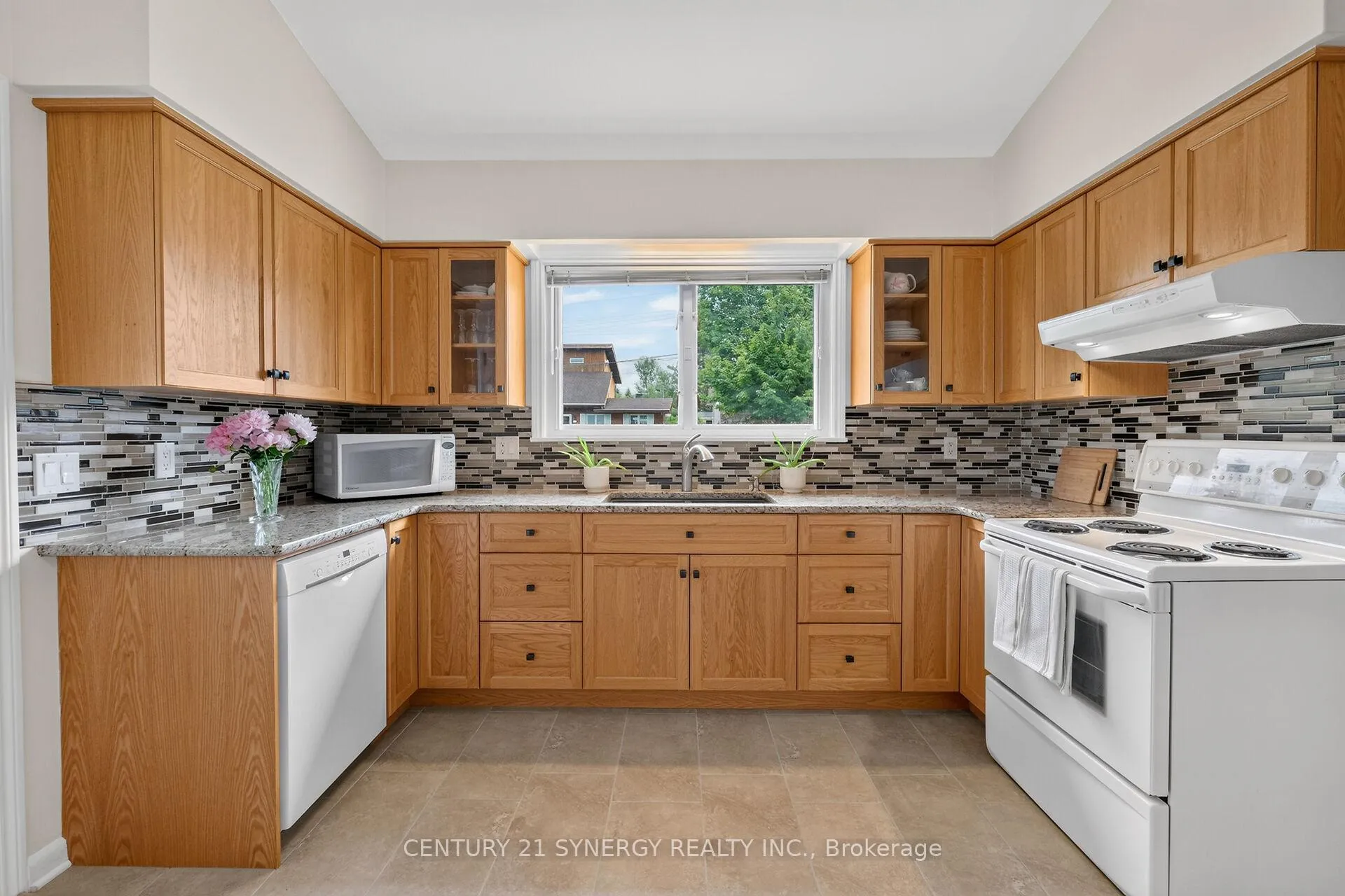 Photo 18 of 20 Sherry Lane, Ottawa, Manordale — HOMEH