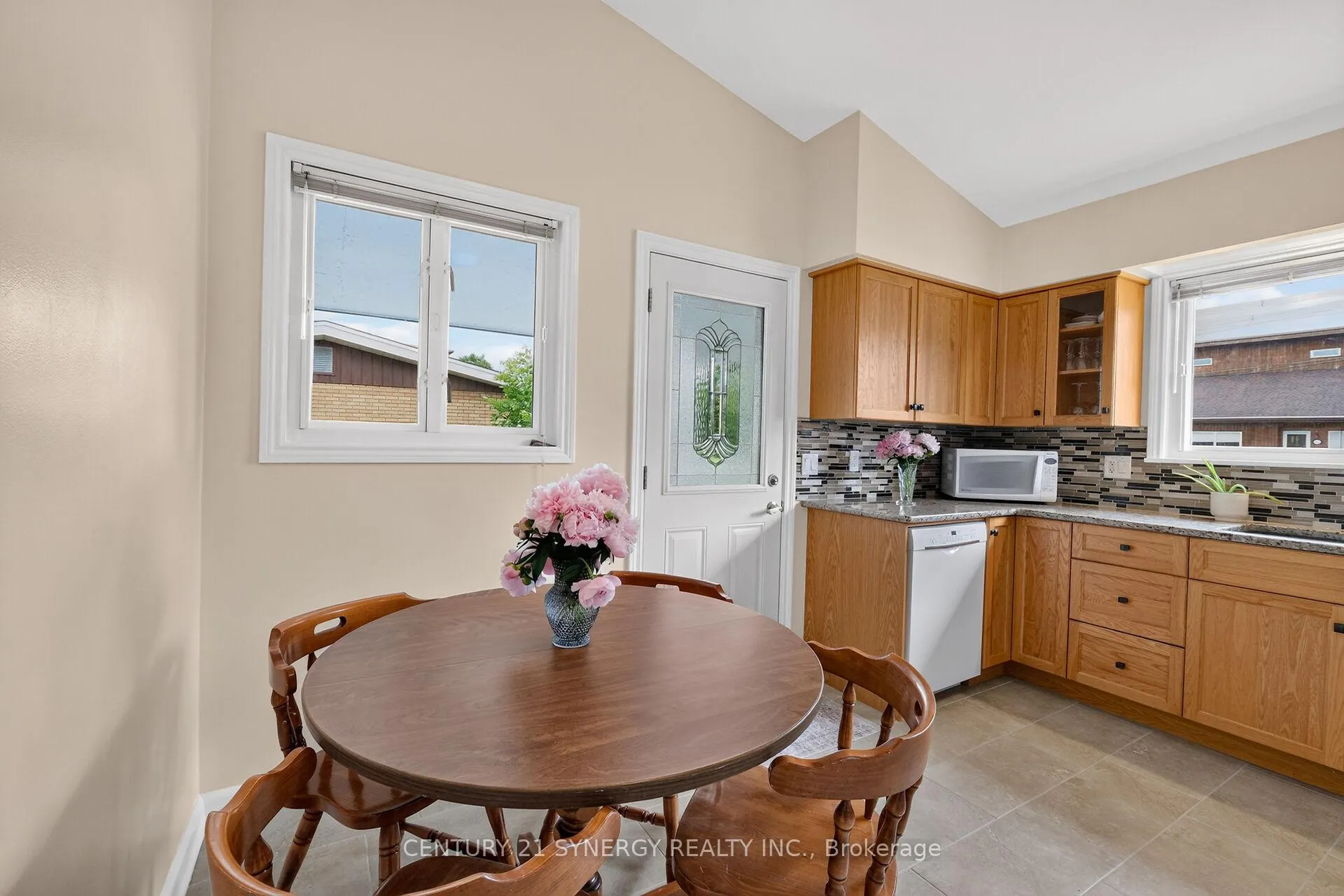 Photo 19 of 20 Sherry Lane, Ottawa, Manordale — HOMEH