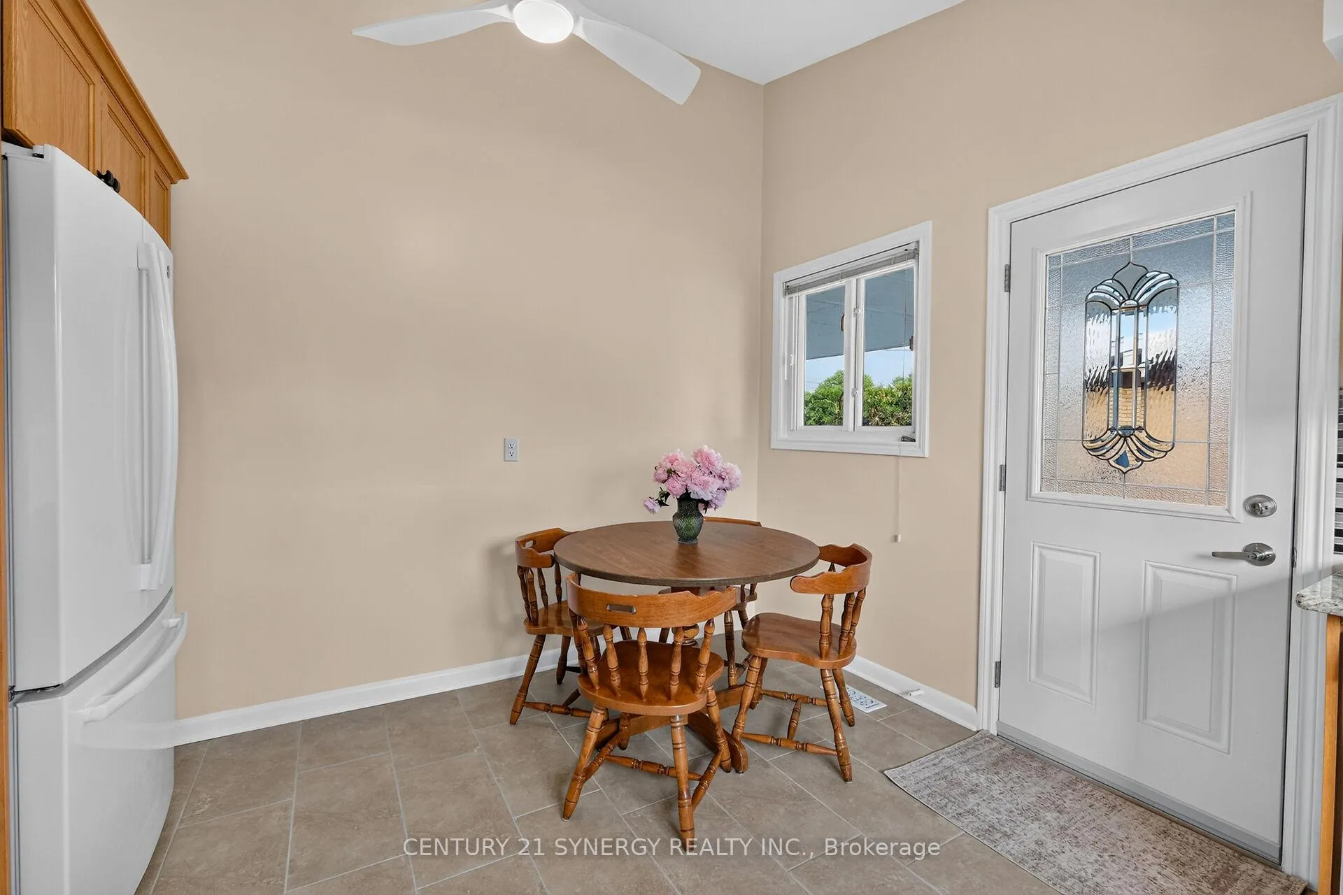 Photo 21 of 20 Sherry Lane, Ottawa, Manordale — HOMEH