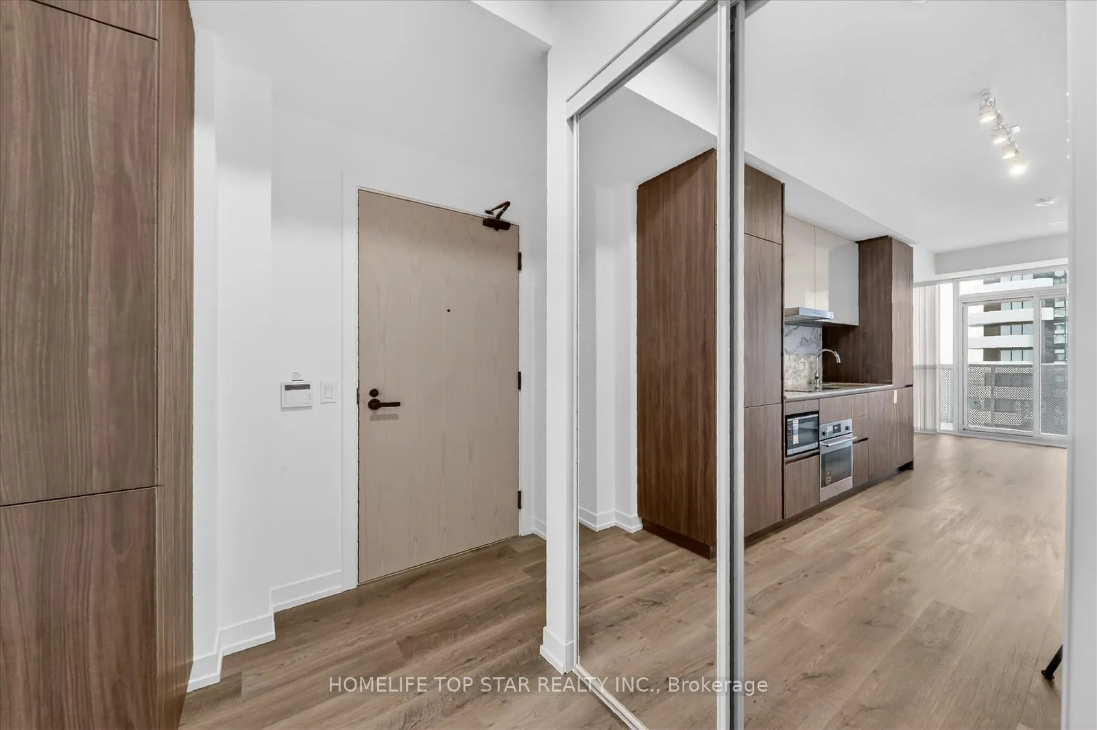 Photo 13 of Unit 5601, 8 Interchange Way, Vaughan, Vaughan Corporate Centre — HOMEH