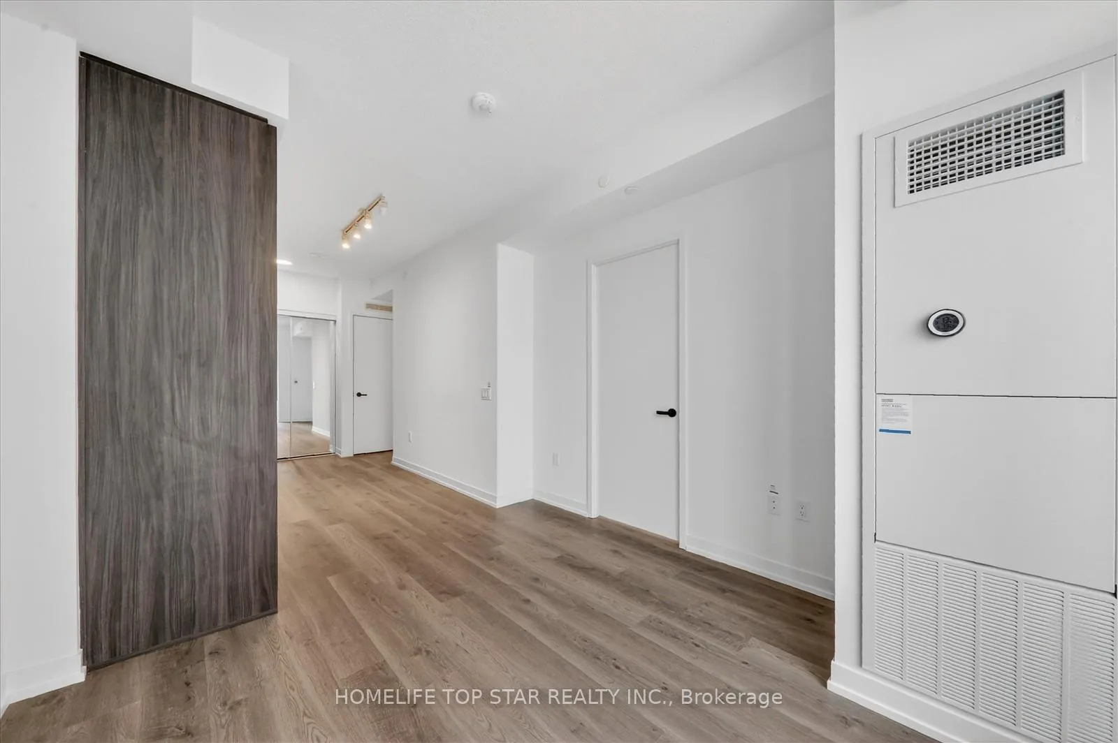 Photo 22 of Unit 5601, 8 Interchange Way, Vaughan, Vaughan Corporate Centre — HOMEH