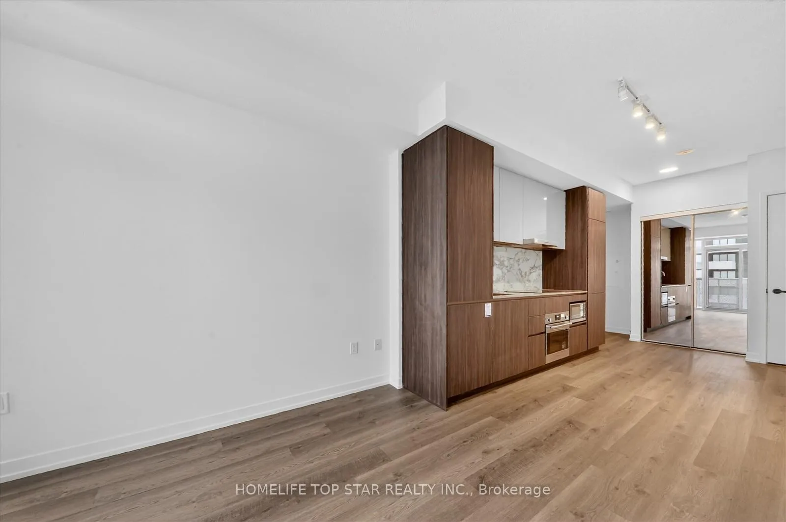 Photo 23 of Unit 5601, 8 Interchange Way, Vaughan, Vaughan Corporate Centre — HOMEH