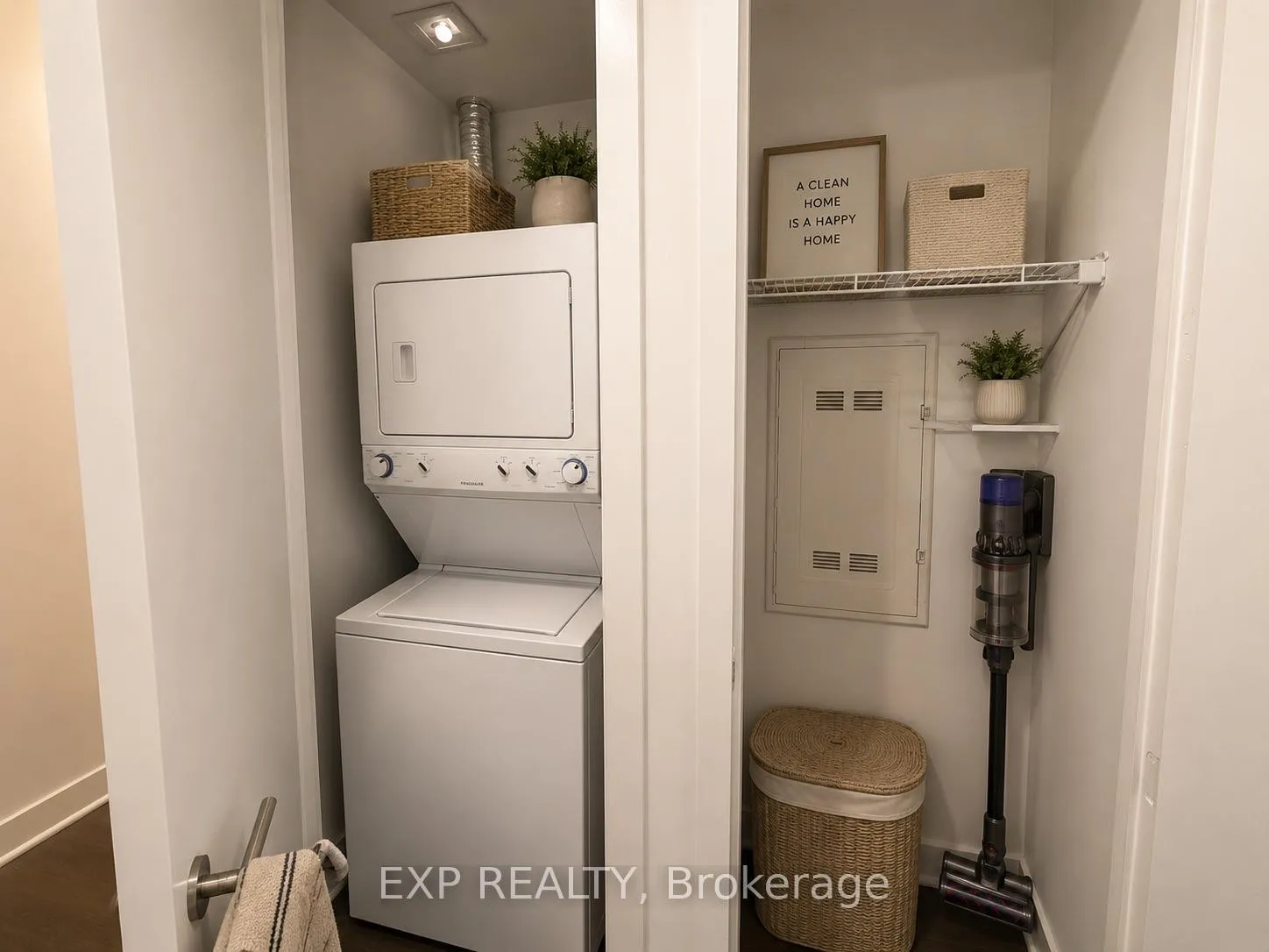 Photo 4 of Unit 418, 399 Adelaide Street, Toronto, Waterfront Communities — HOMEH