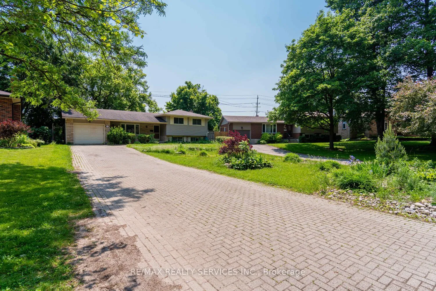 Photo 3 of 285 Thorncrest Drive, Waterloo, Lakeshore Village — HOMEH