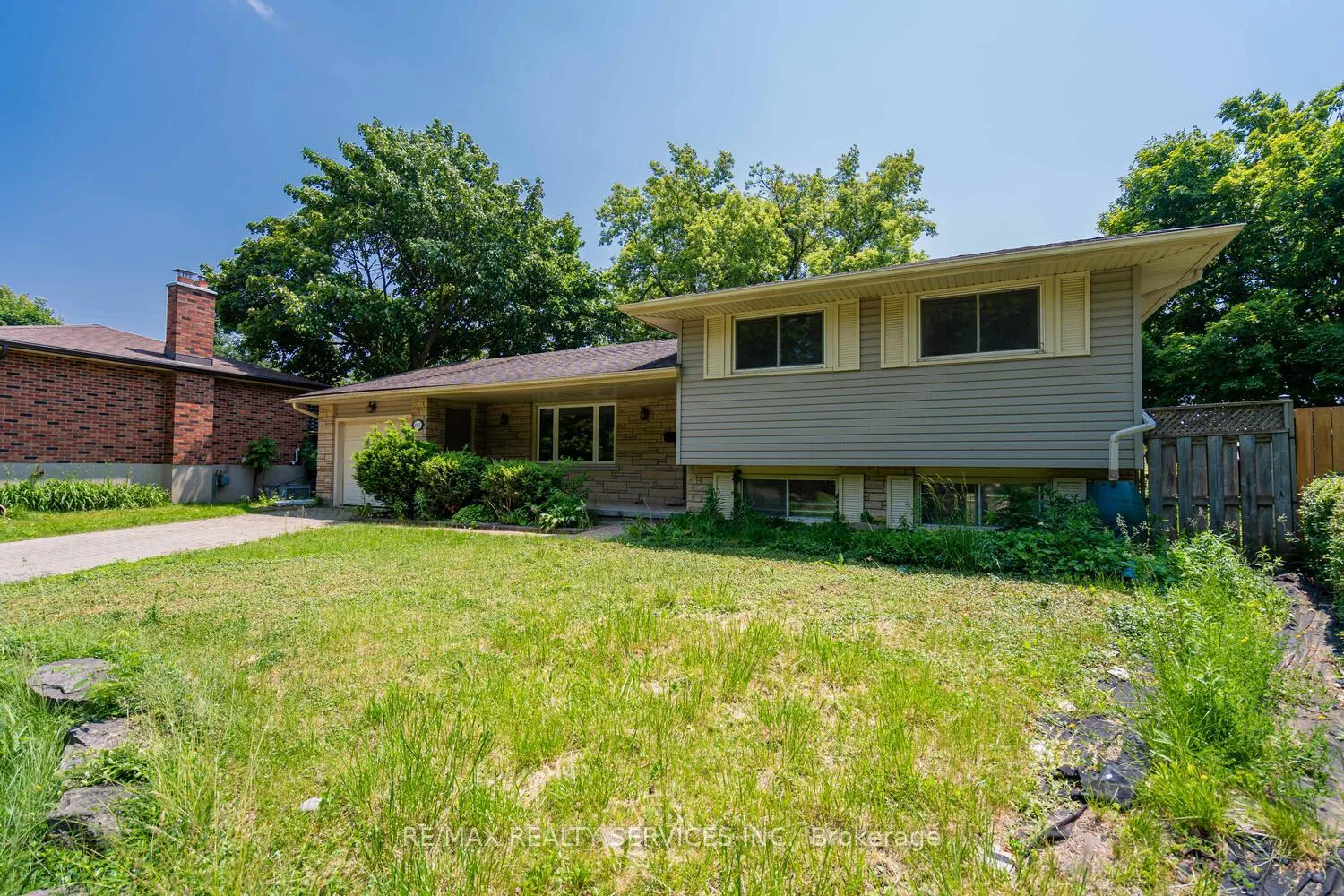 Photo 4 of 285 Thorncrest Drive, Waterloo, Lakeshore Village — HOMEH