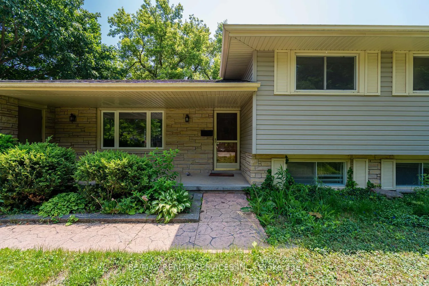 Photo 6 of 285 Thorncrest Drive, Waterloo, Lakeshore Village — HOMEH