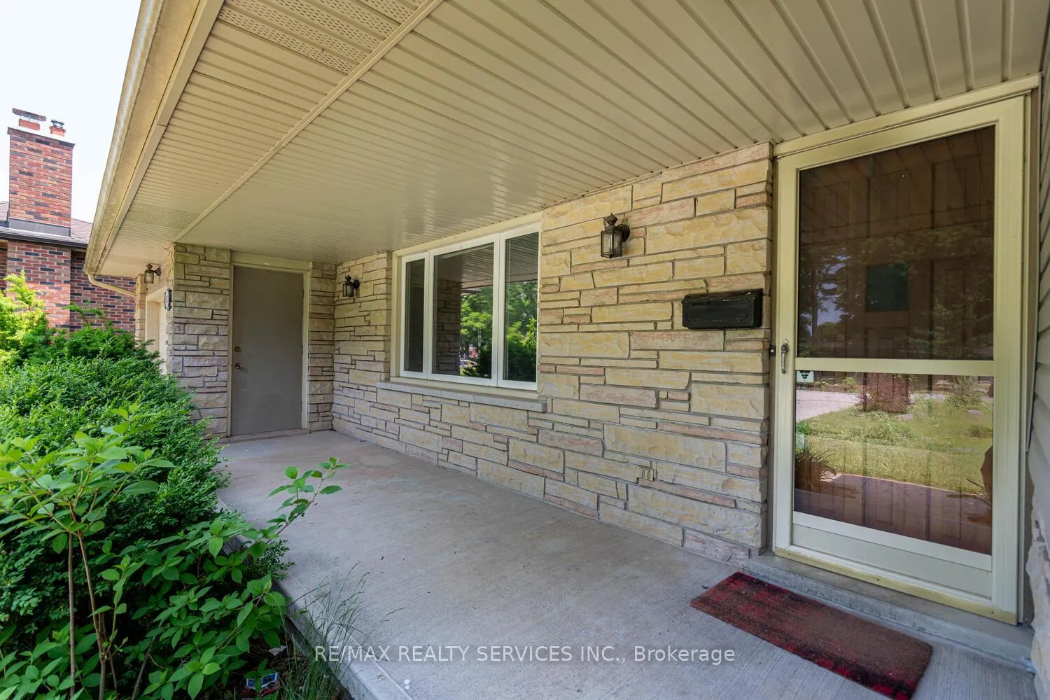Photo 7 of 285 Thorncrest Drive, Waterloo, Lakeshore Village — HOMEH