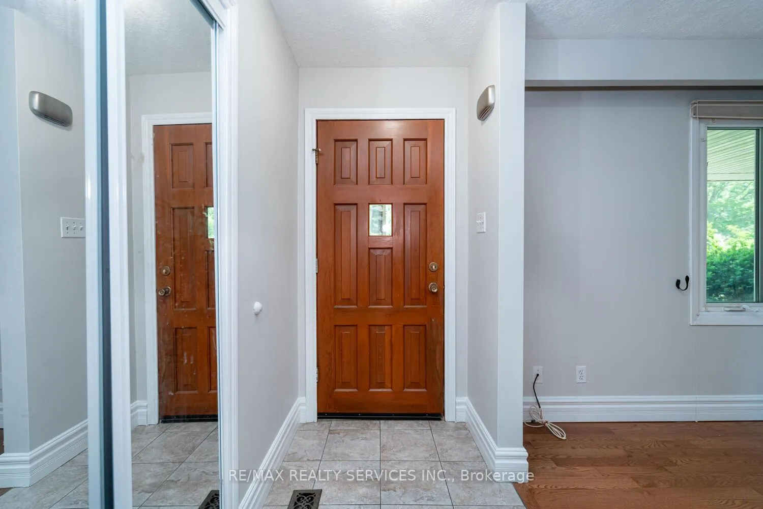 Photo 8 of 285 Thorncrest Drive, Waterloo, Lakeshore Village — HOMEH
