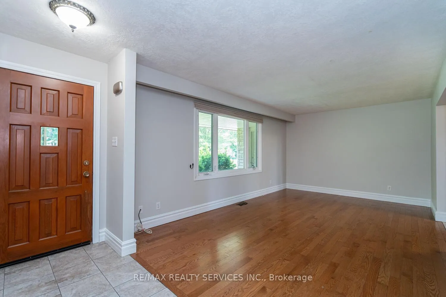 Photo 9 of 285 Thorncrest Drive, Waterloo, Lakeshore Village — HOMEH