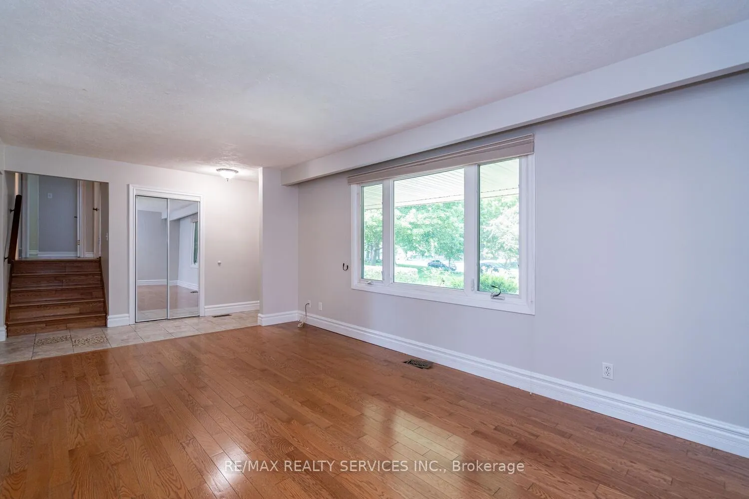 Photo 12 of 285 Thorncrest Drive, Waterloo, Lakeshore Village — HOMEH