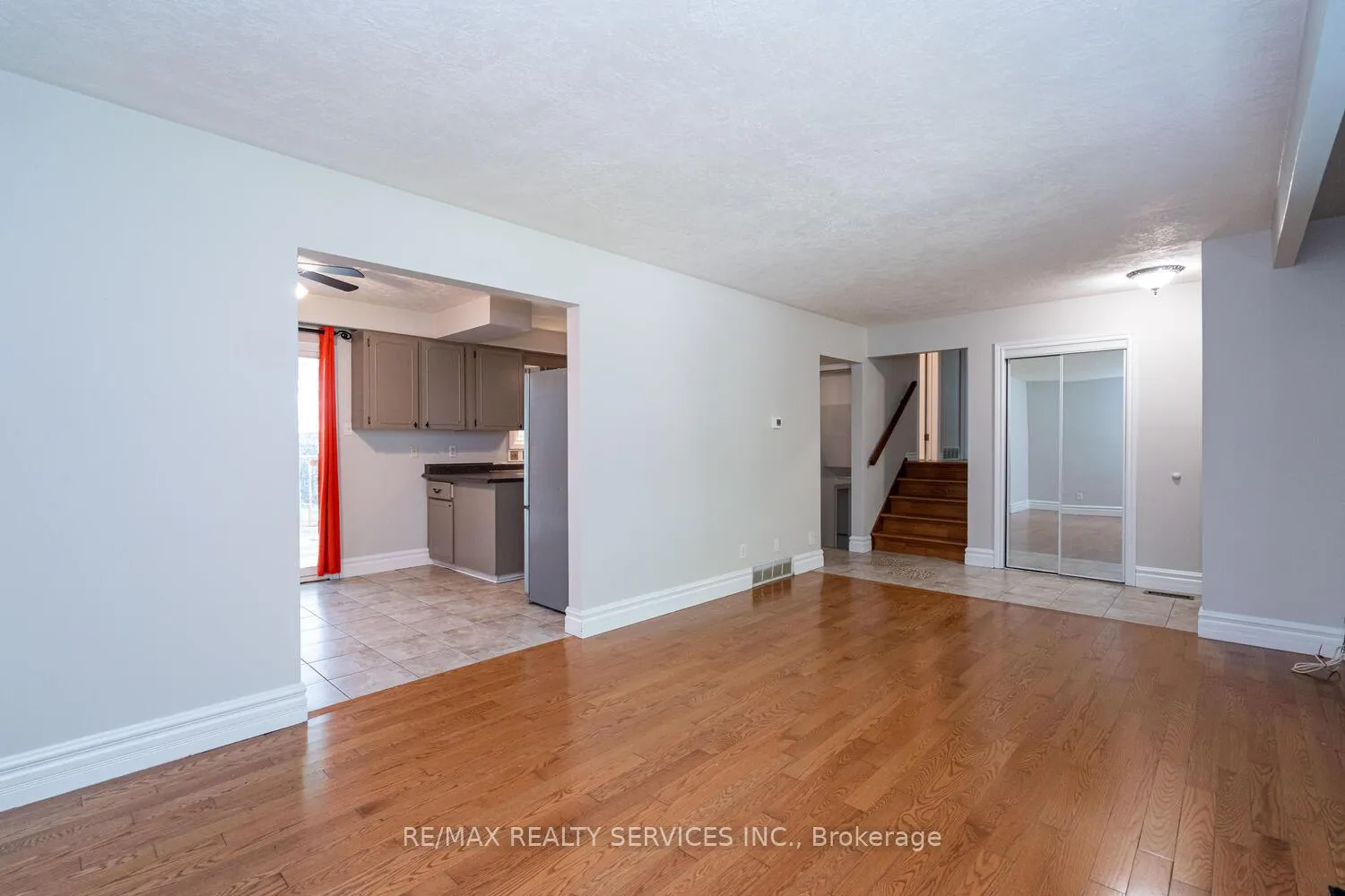 Photo 13 of 285 Thorncrest Drive, Waterloo, Lakeshore Village — HOMEH