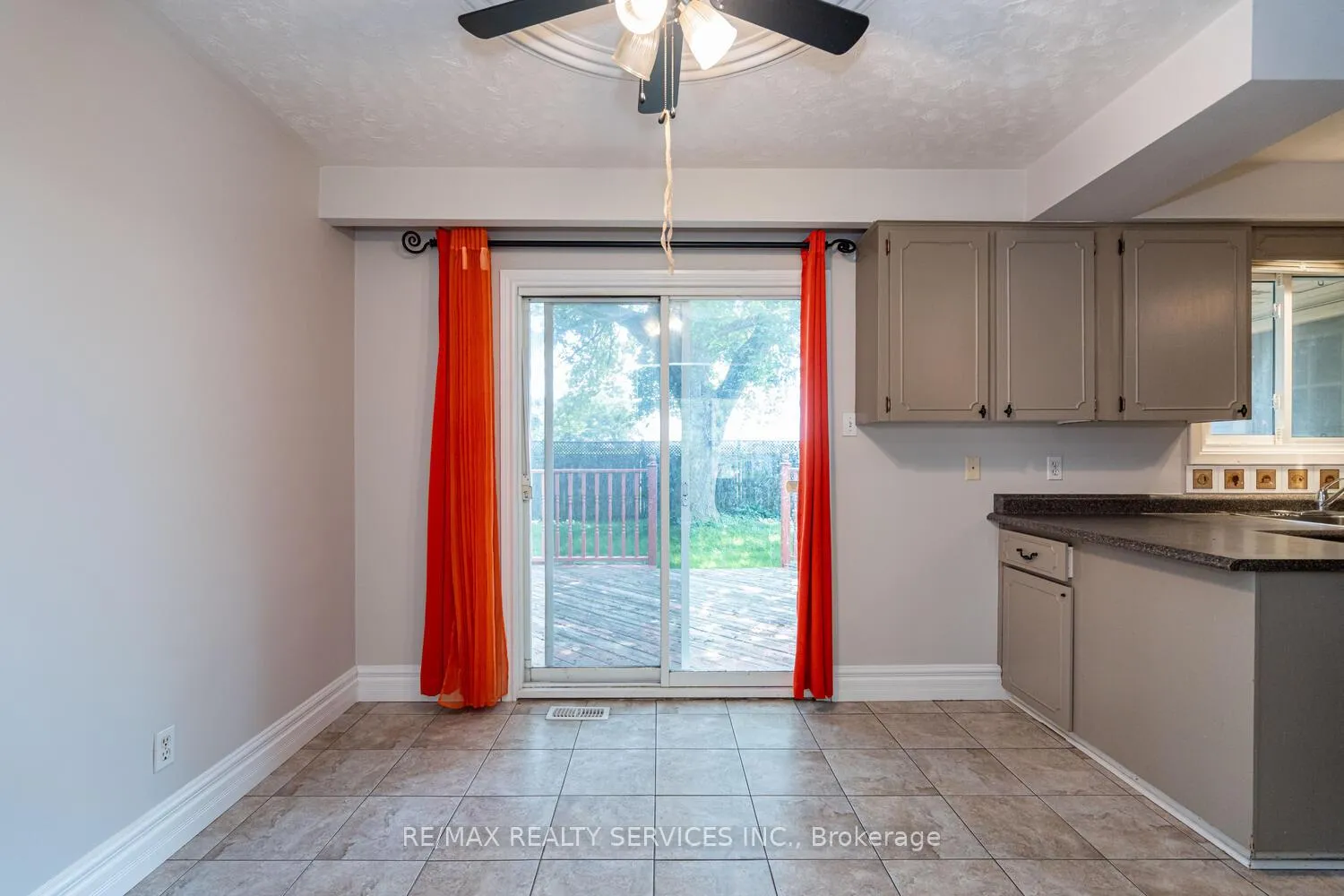 Photo 14 of 285 Thorncrest Drive, Waterloo, Lakeshore Village — HOMEH
