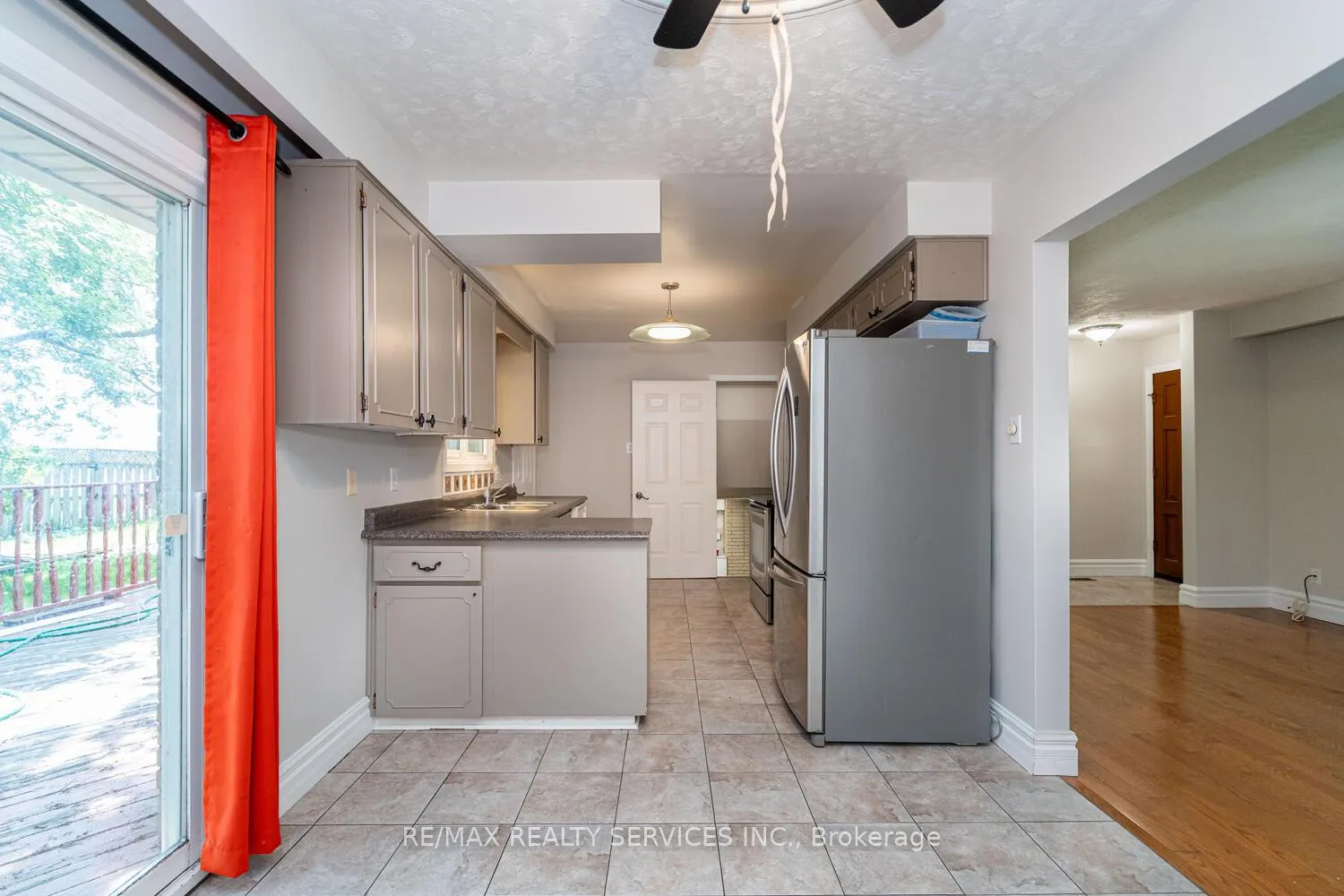 Photo 15 of 285 Thorncrest Drive, Waterloo, Lakeshore Village — HOMEH