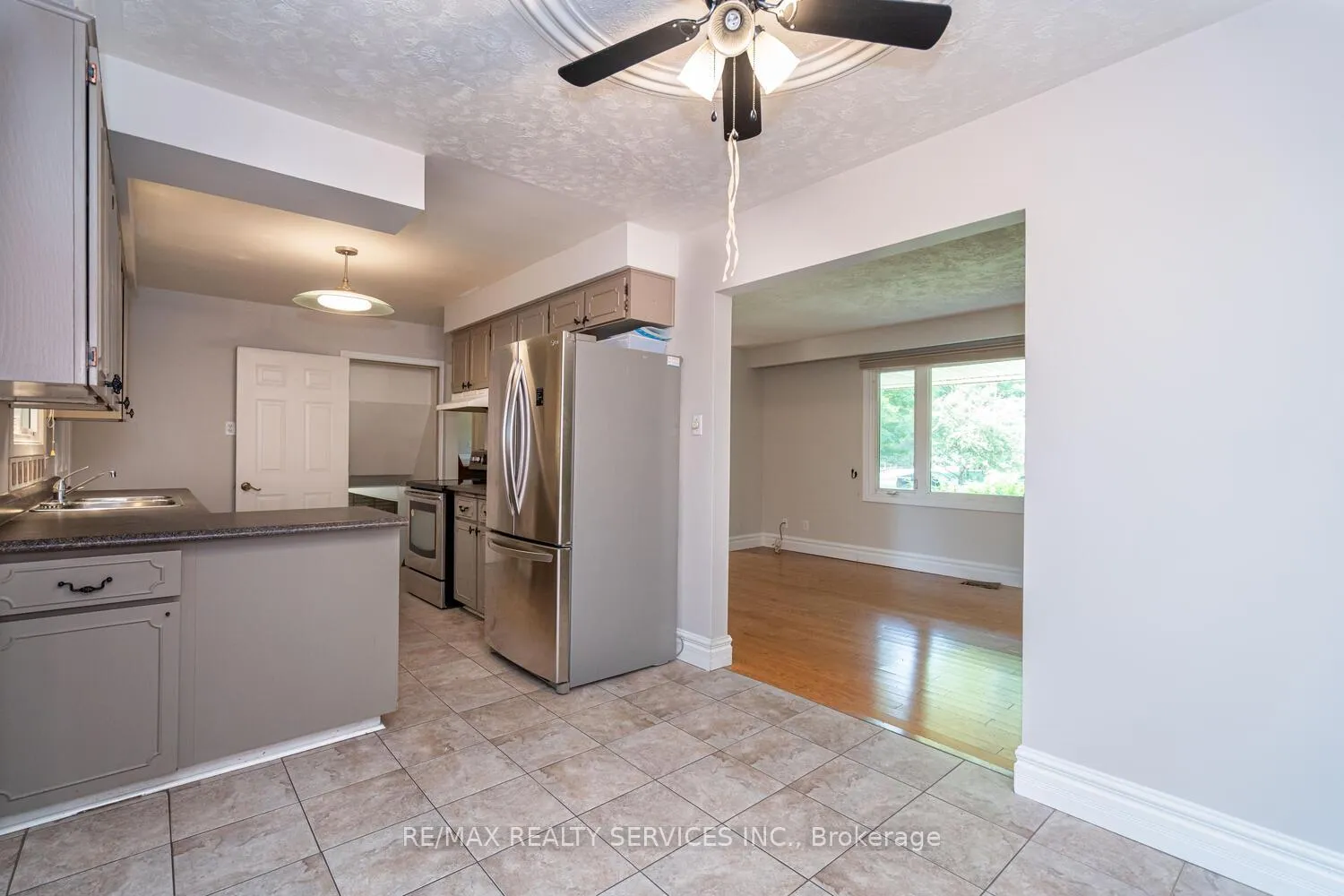 Photo 16 of 285 Thorncrest Drive, Waterloo, Lakeshore Village — HOMEH
