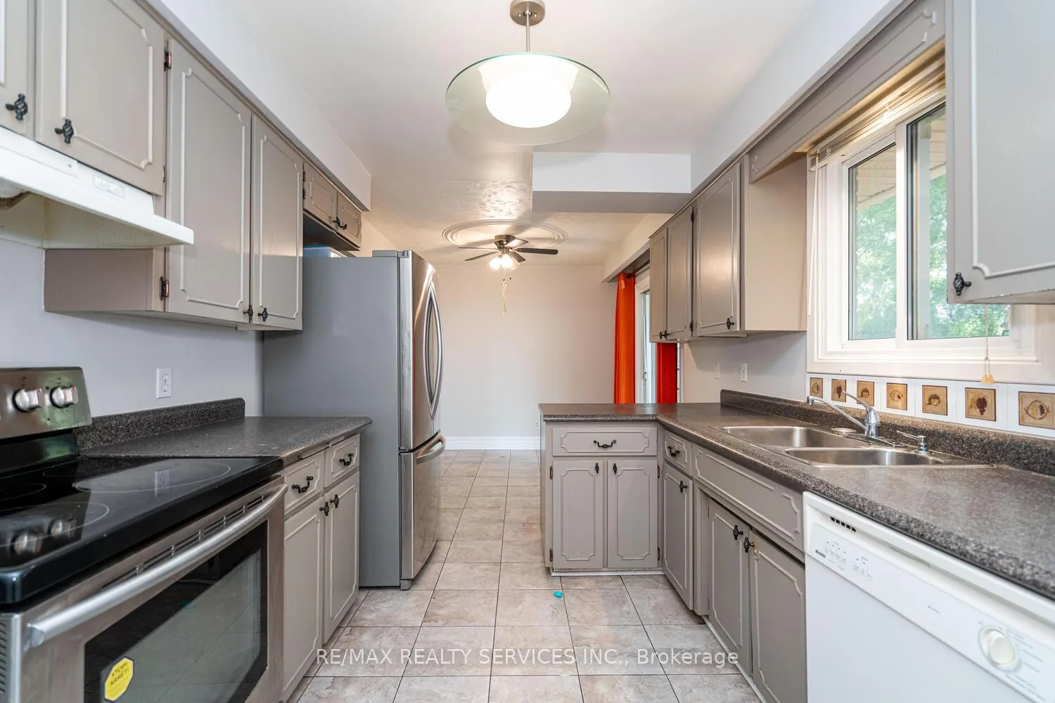 Photo 18 of 285 Thorncrest Drive, Waterloo, Lakeshore Village — HOMEH