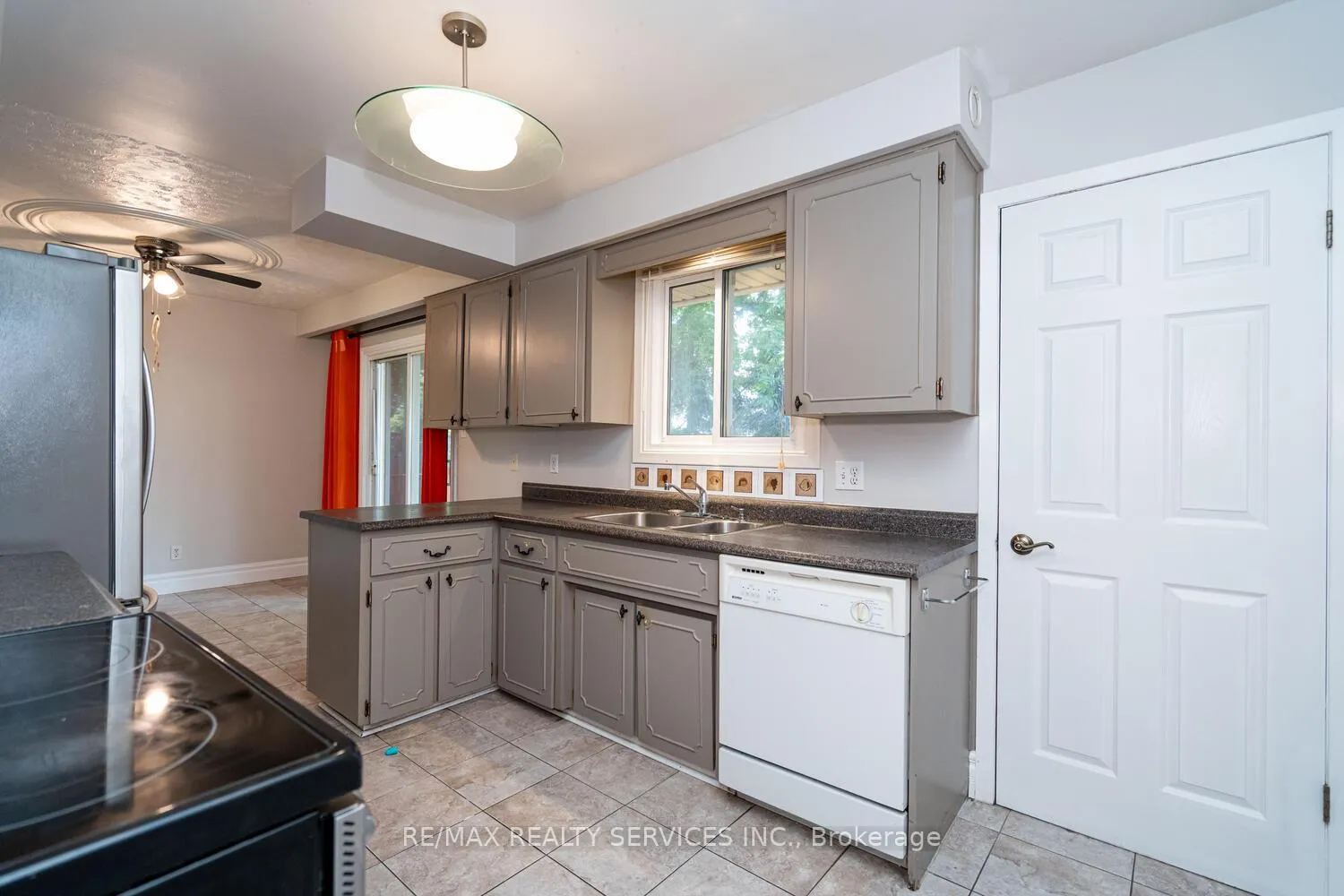 Photo 19 of 285 Thorncrest Drive, Waterloo, Lakeshore Village — HOMEH