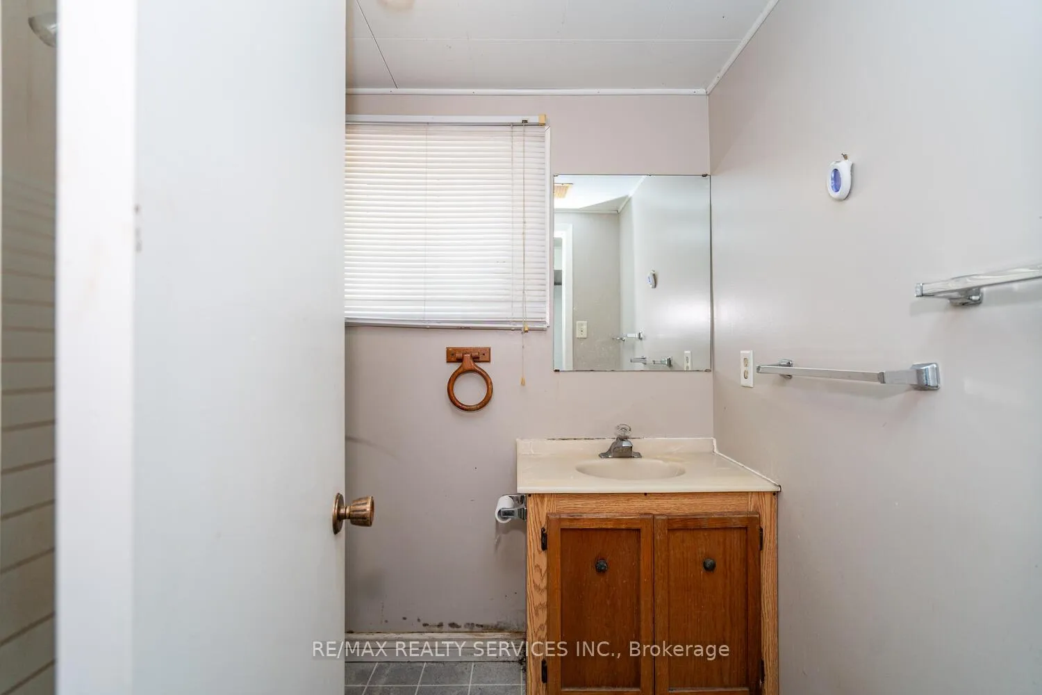 Photo 37 of 285 Thorncrest Drive, Waterloo, Lakeshore Village — HOMEH