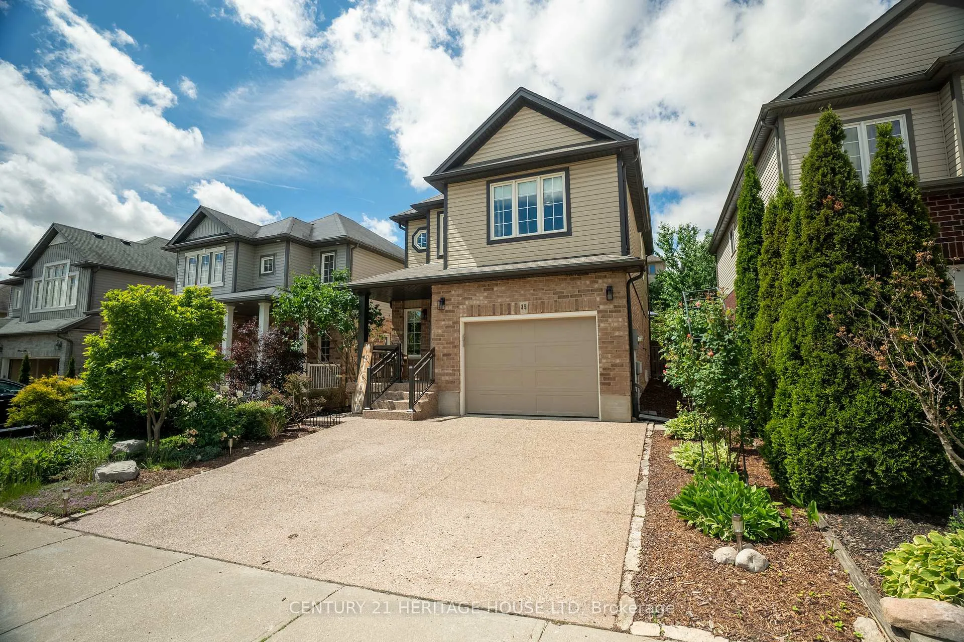 Photo 2 of 35 Parkvale Drive, Kitchener, Huron Park — HOMEH