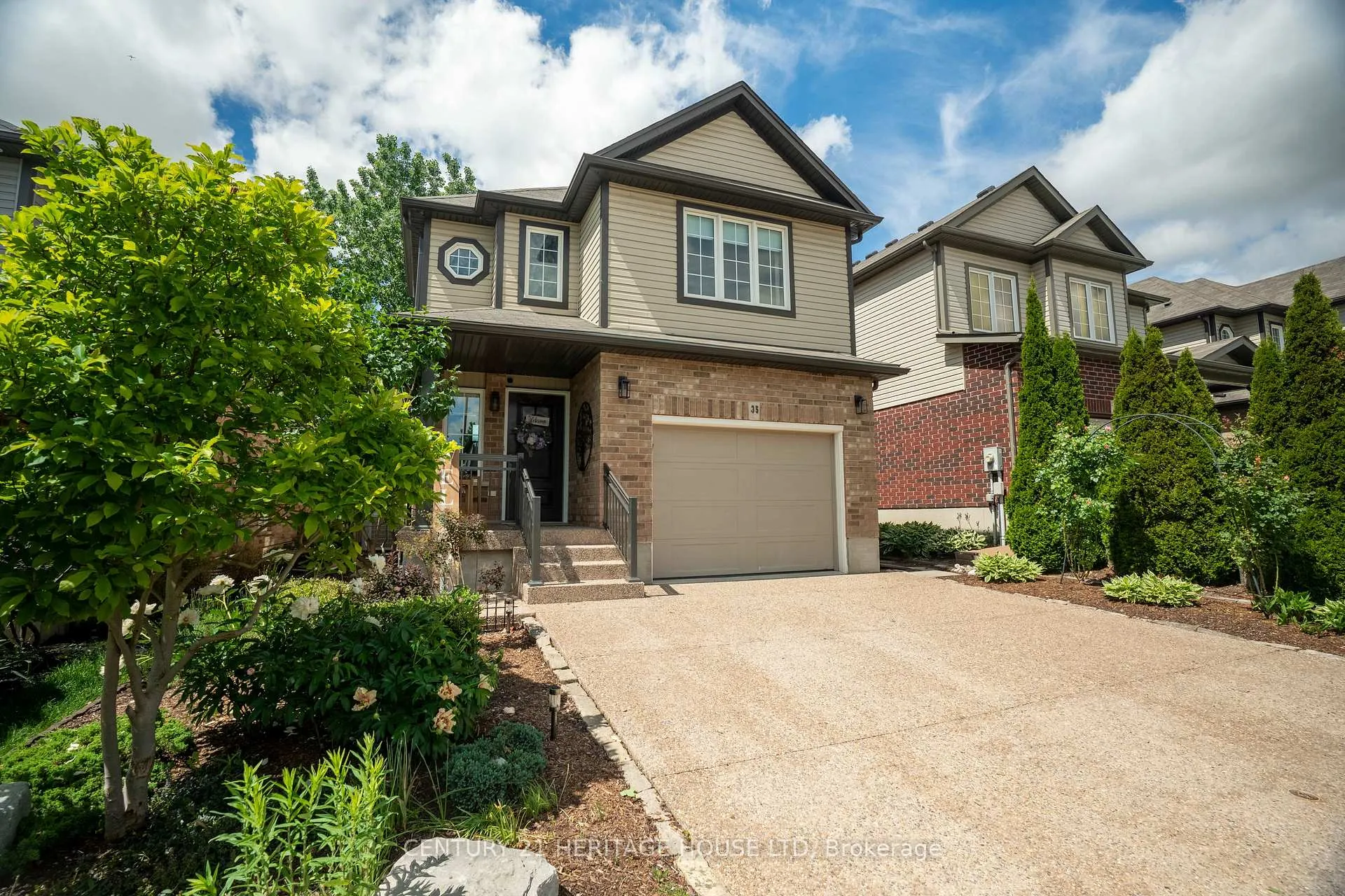 Photo 3 of 35 Parkvale Drive, Kitchener, Huron Park — HOMEH