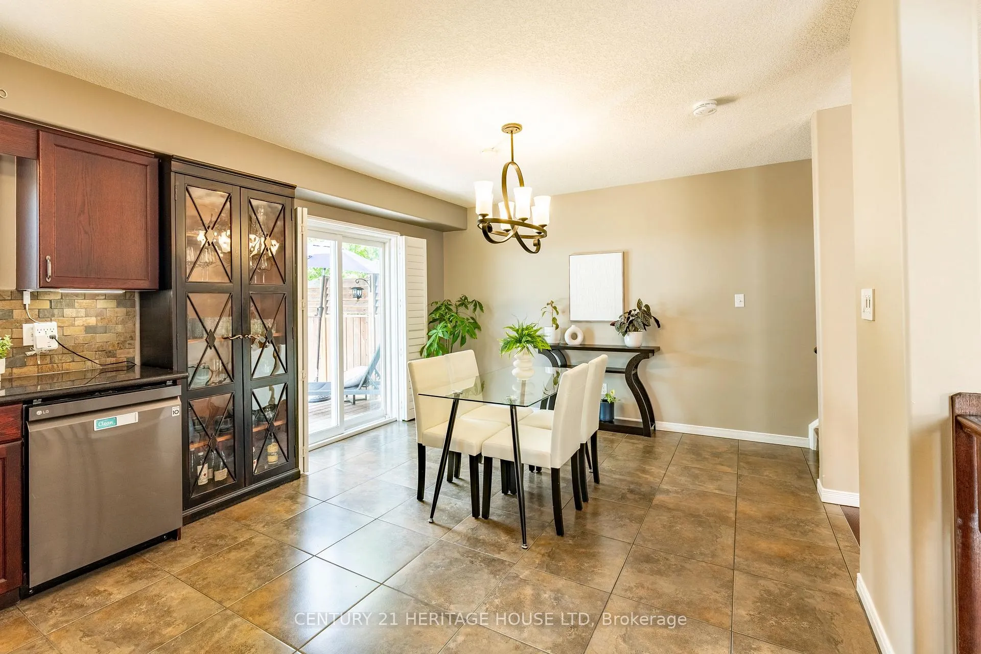 Photo 15 of 35 Parkvale Drive, Kitchener, Huron Park — HOMEH