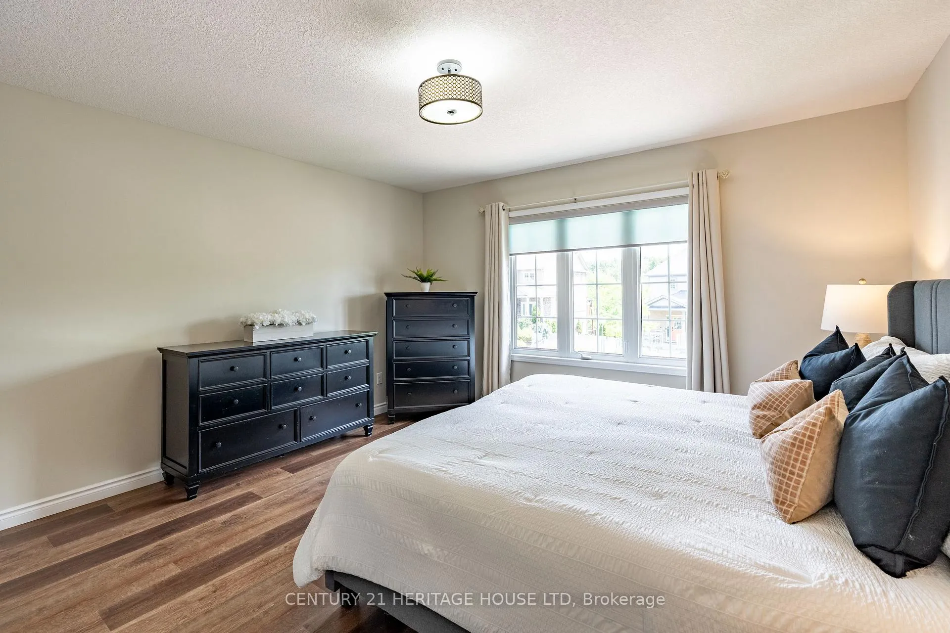 Photo 17 of 35 Parkvale Drive, Kitchener, Huron Park — HOMEH