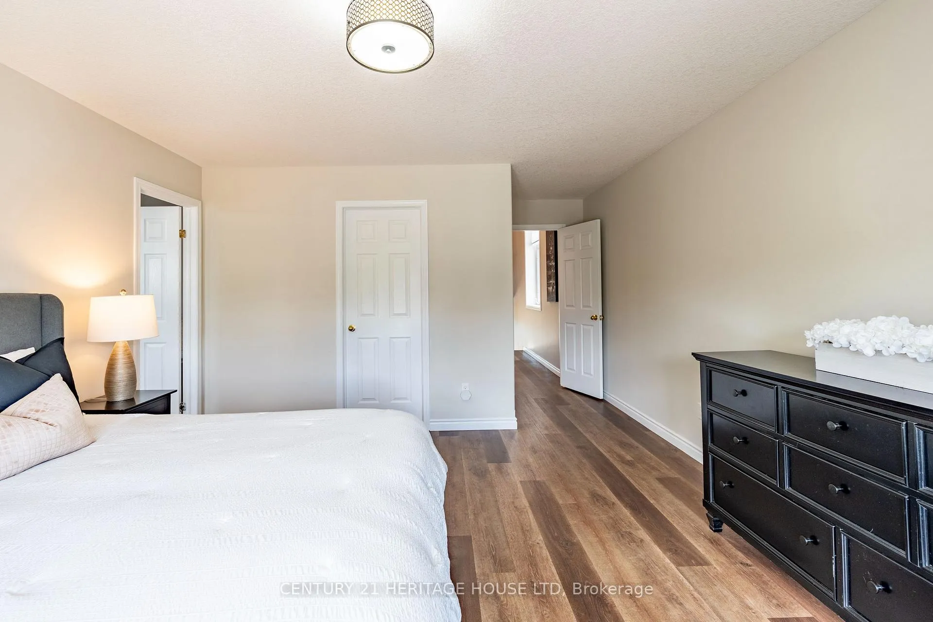 Photo 18 of 35 Parkvale Drive, Kitchener, Huron Park — HOMEH