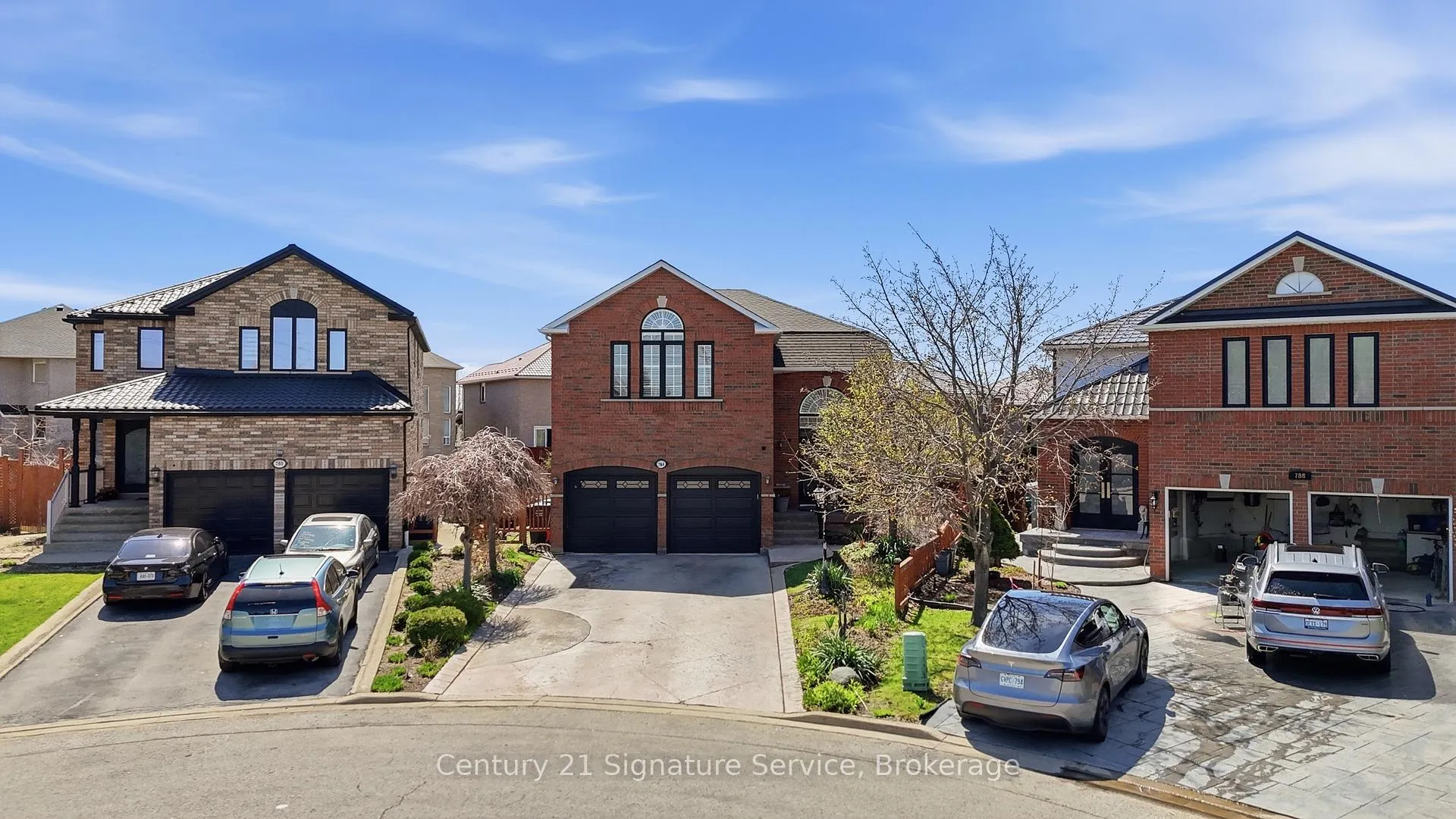 Photo 5 of 784 Avonshire Court, Mississauga, East Credit — HOMEH