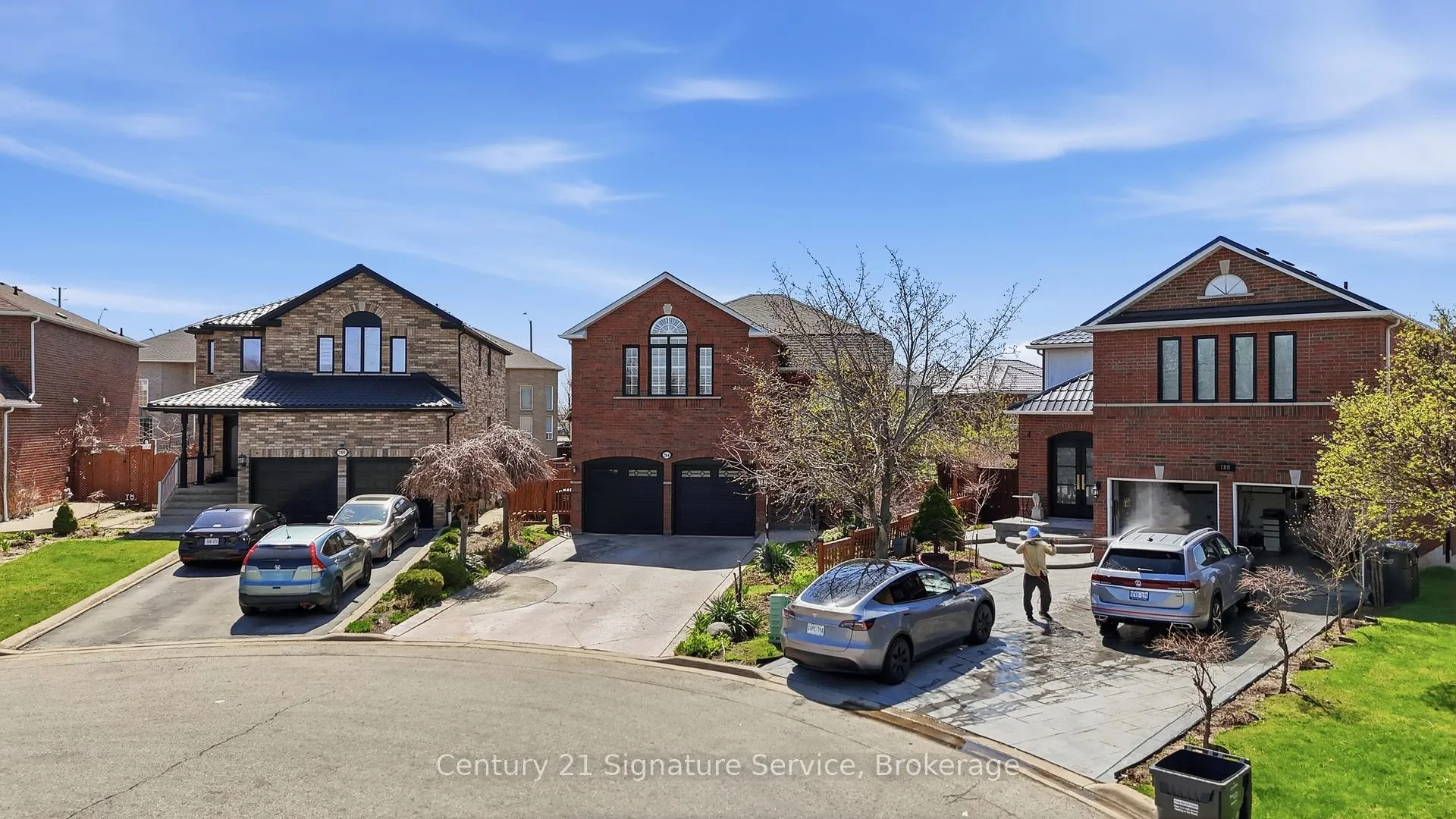 Photo 6 of 784 Avonshire Court, Mississauga, East Credit — HOMEH