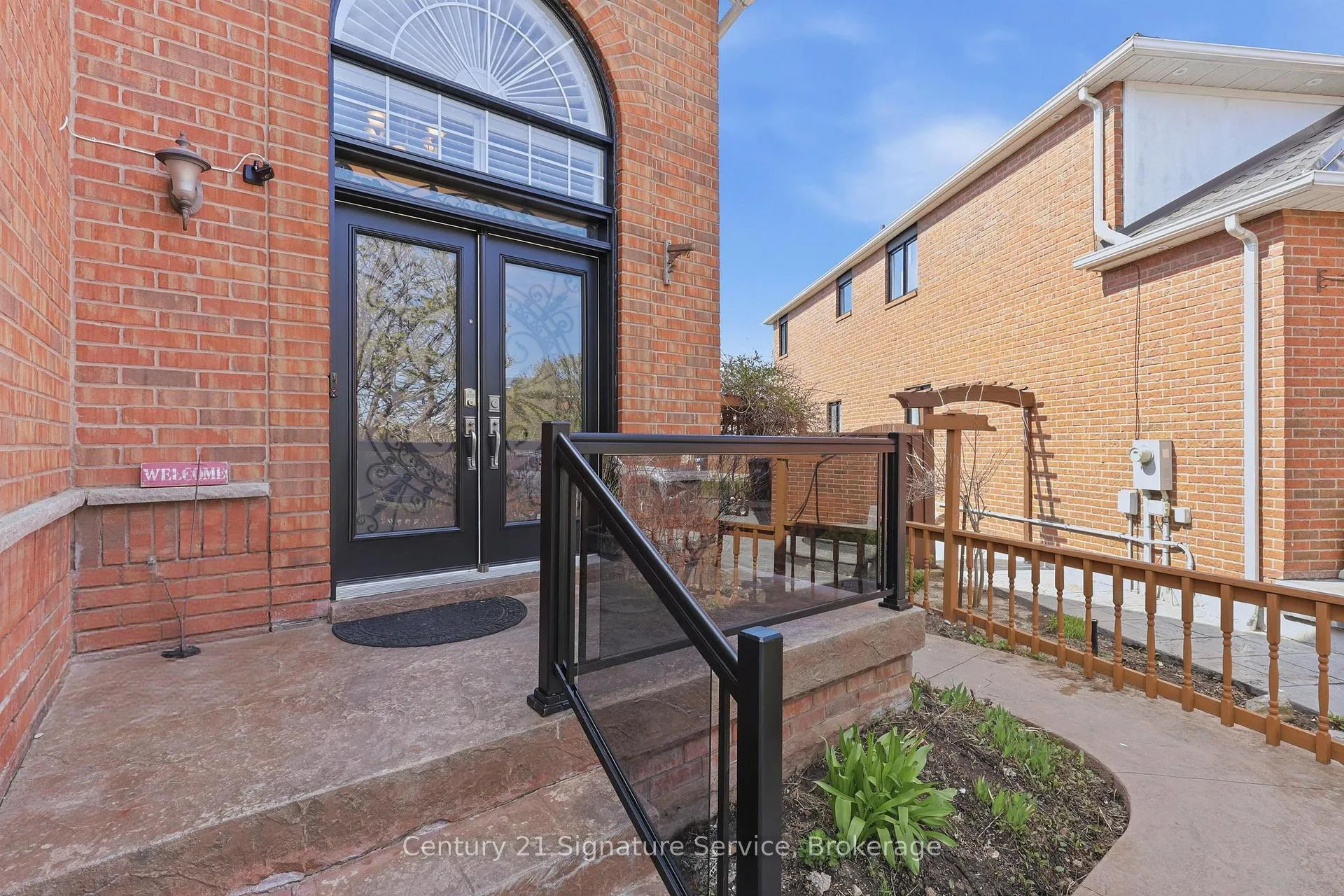 Photo 7 of 784 Avonshire Court, Mississauga, East Credit — HOMEH