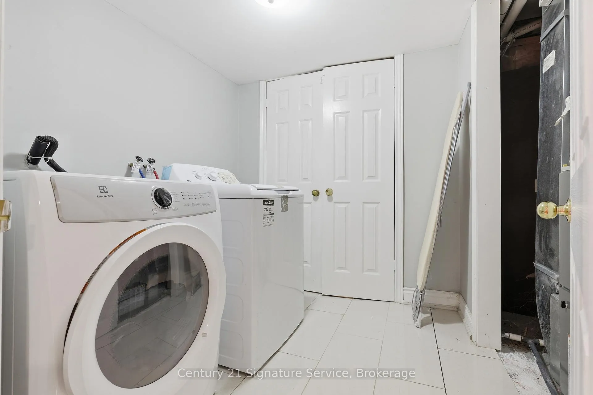 Photo 39 of 784 Avonshire Court, Mississauga, East Credit — HOMEH