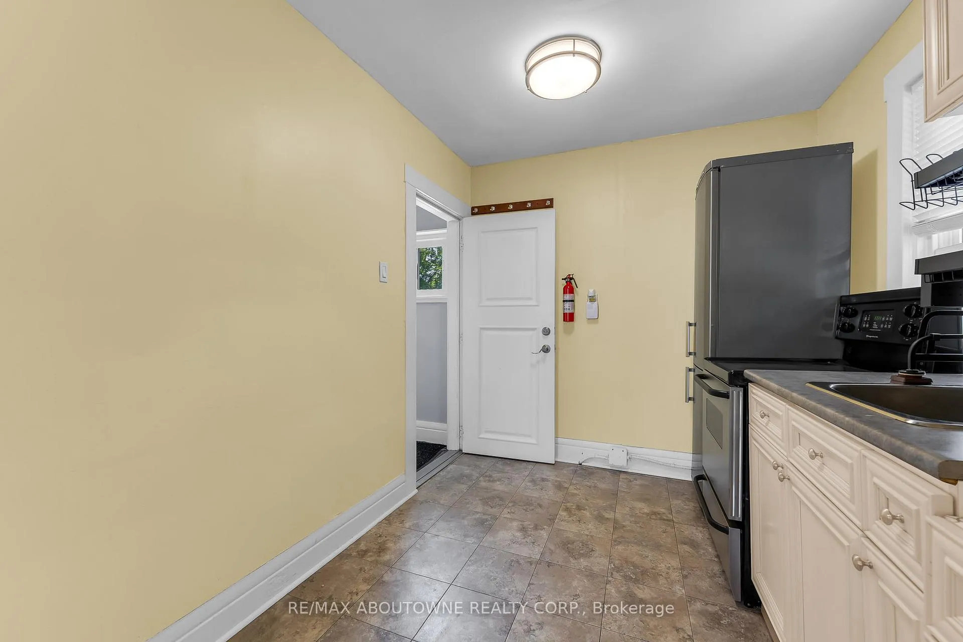 Photo 3 of 153 Lake Street, St. Catharines, Downtown — HOMEH