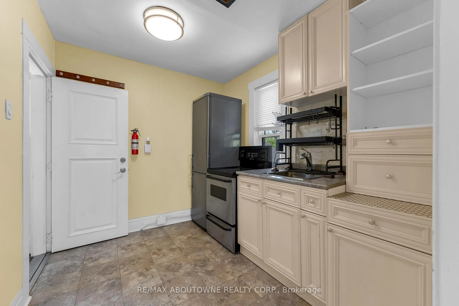 Photo 4 of 153 Lake Street, St. Catharines, Downtown — HOMEH