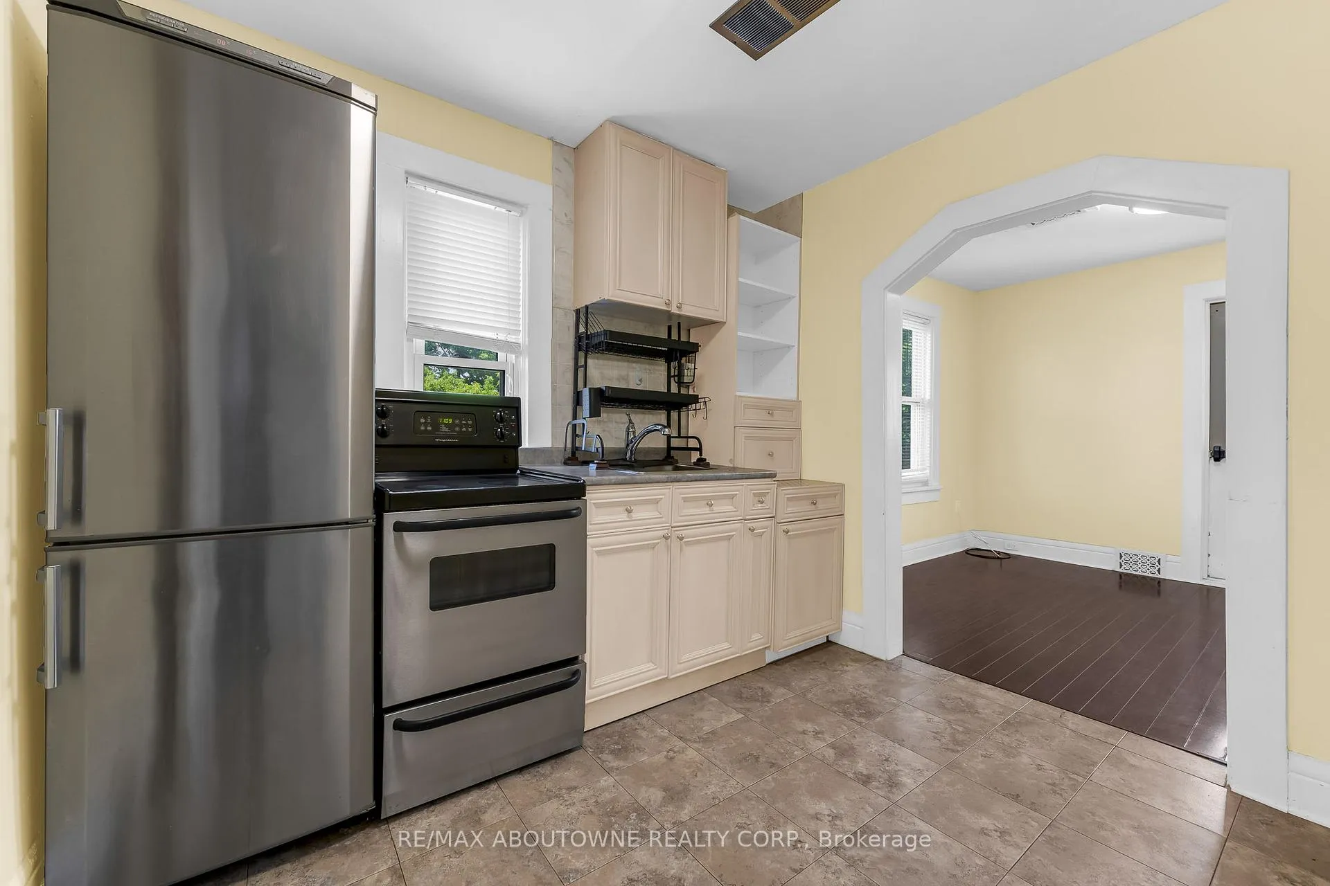 Photo 5 of 153 Lake Street, St. Catharines, Downtown — HOMEH