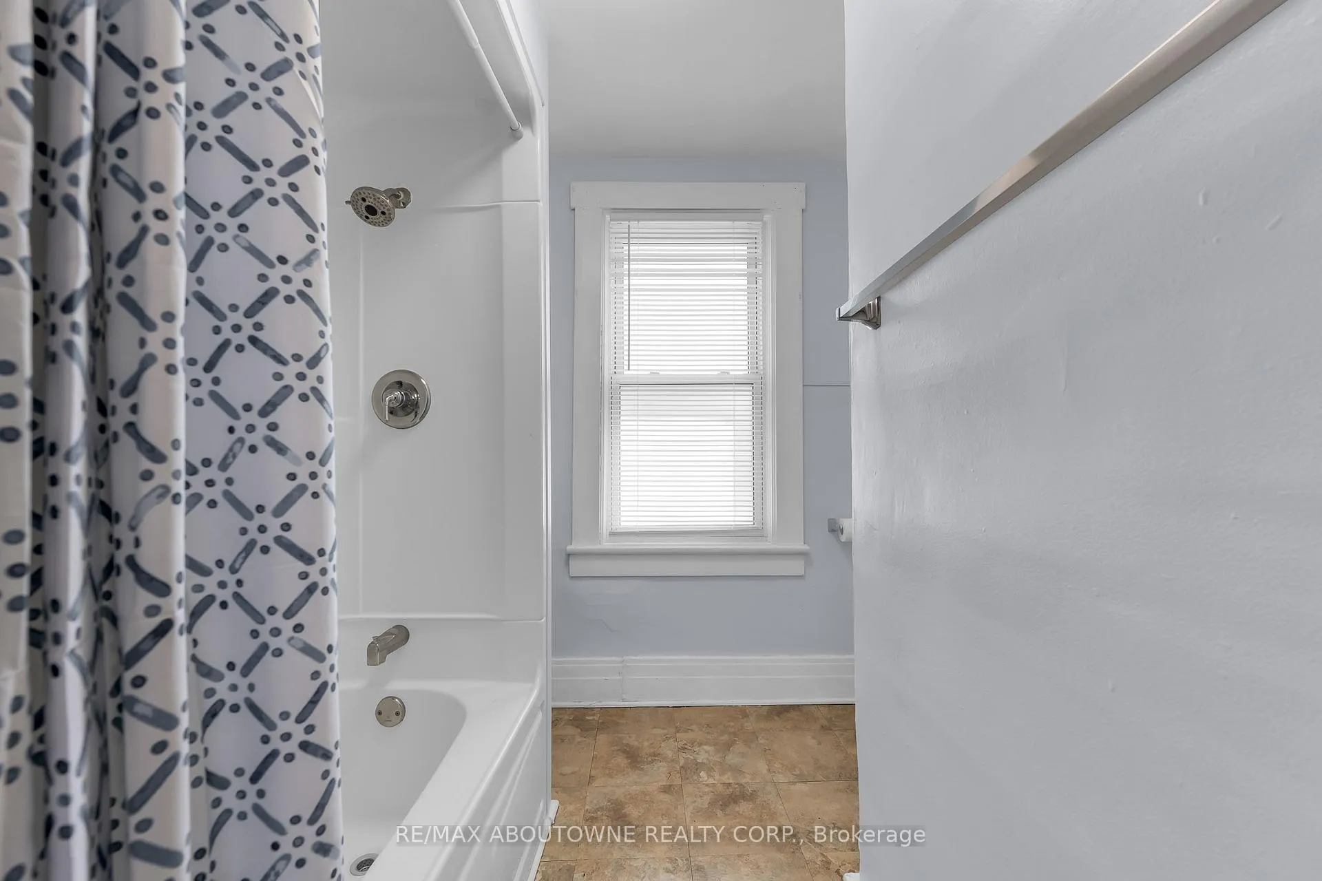 Photo 12 of 153 Lake Street, St. Catharines, Downtown — HOMEH