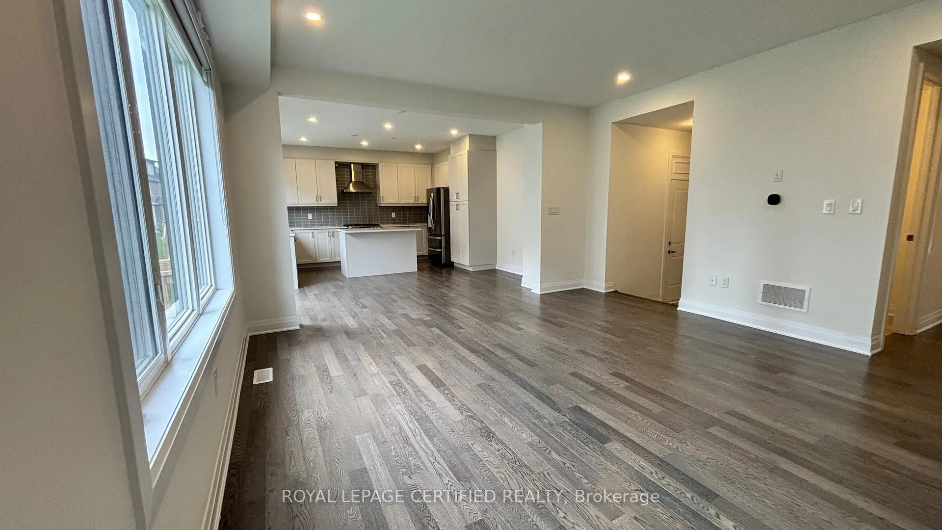 Photo 8 of 3281 Mariner Pass, Oakville, Glenorchy — HOMEH