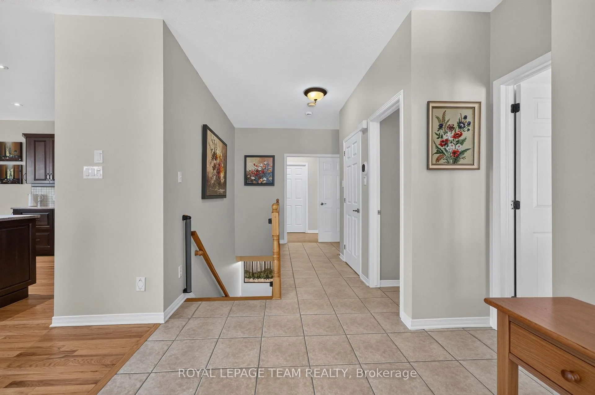 Photo 5 of 3 Goldora Private, Ottawa, Kanata - Kanata Lakes/Heritage Hills — HOMEH