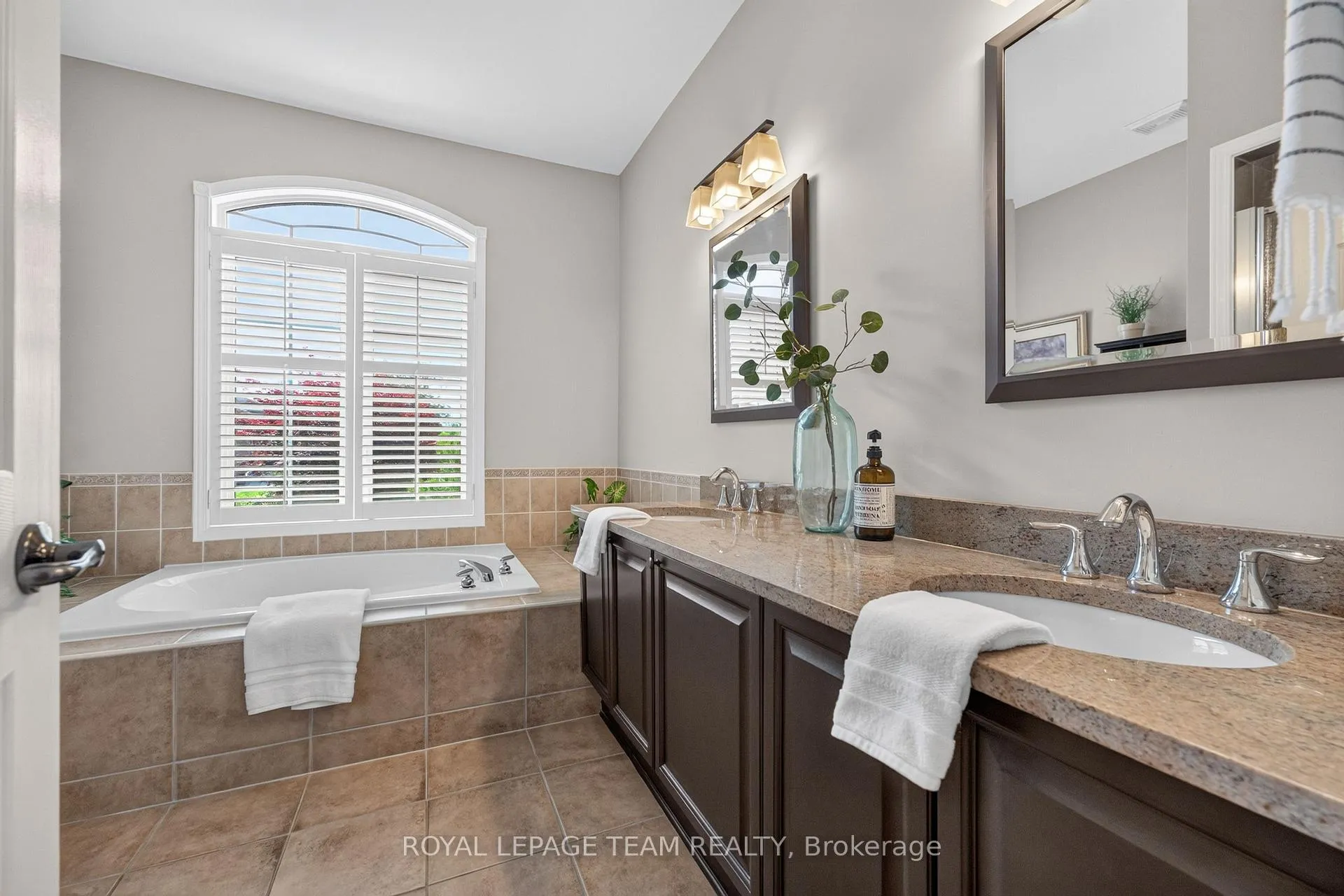 Photo 24 of 3 Goldora Private, Ottawa, Kanata - Kanata Lakes/Heritage Hills — HOMEH