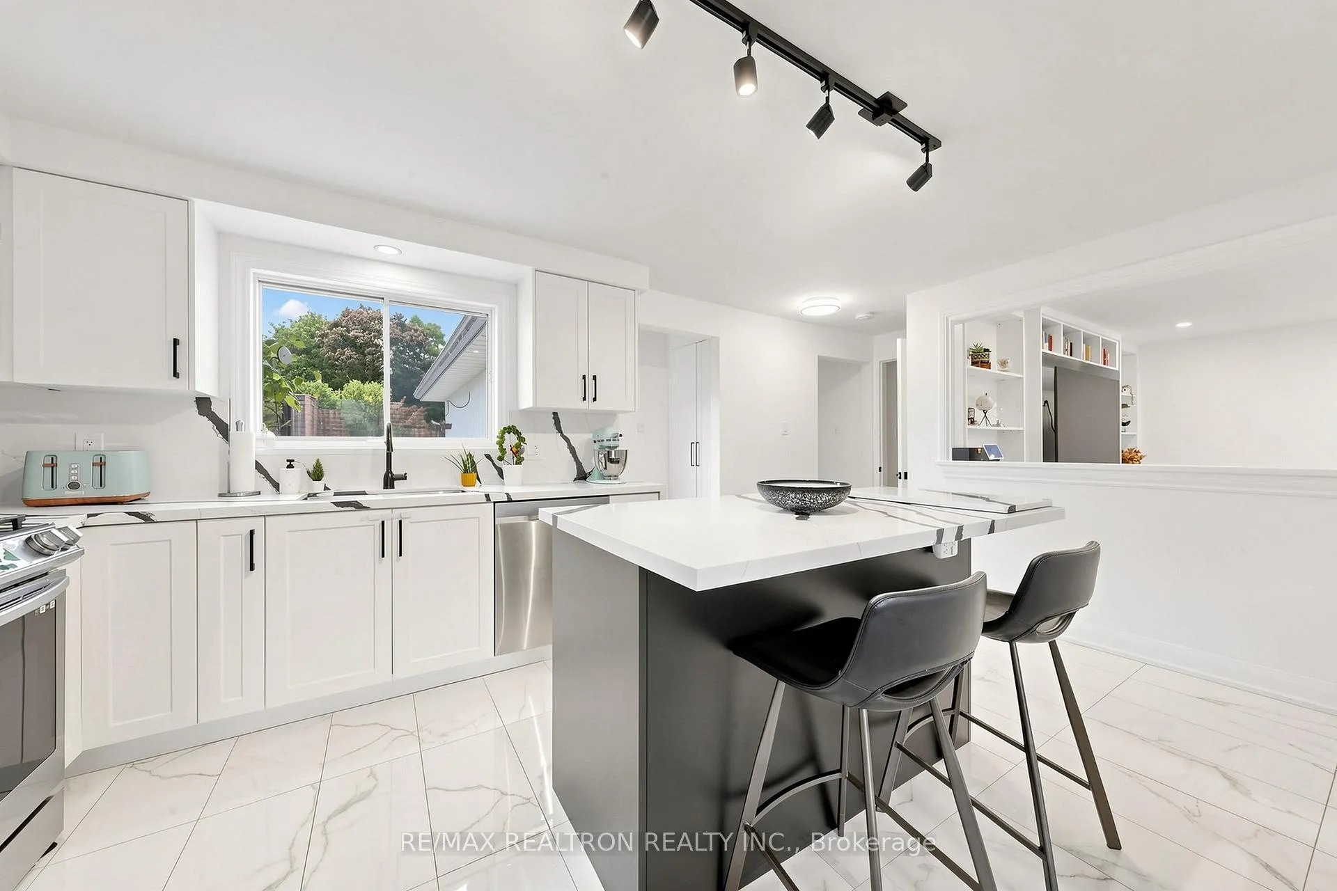 Photo 14 of 6 Dorling Avenue, Ajax, South East — HOMEH