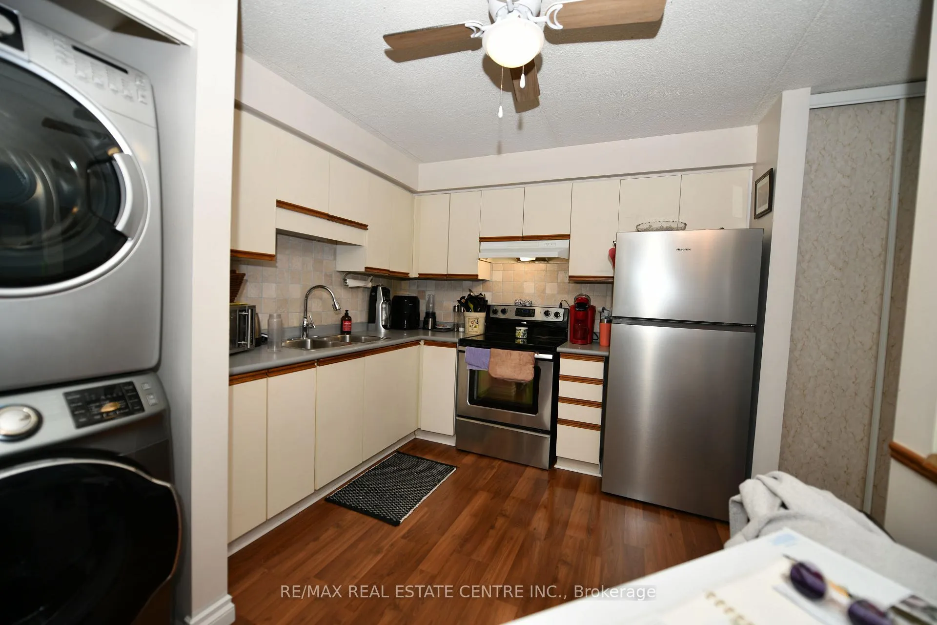 Photo 5 of Unit 206, 266 Overlea Drive, Kitchener, Victoria Hills — HOMEH