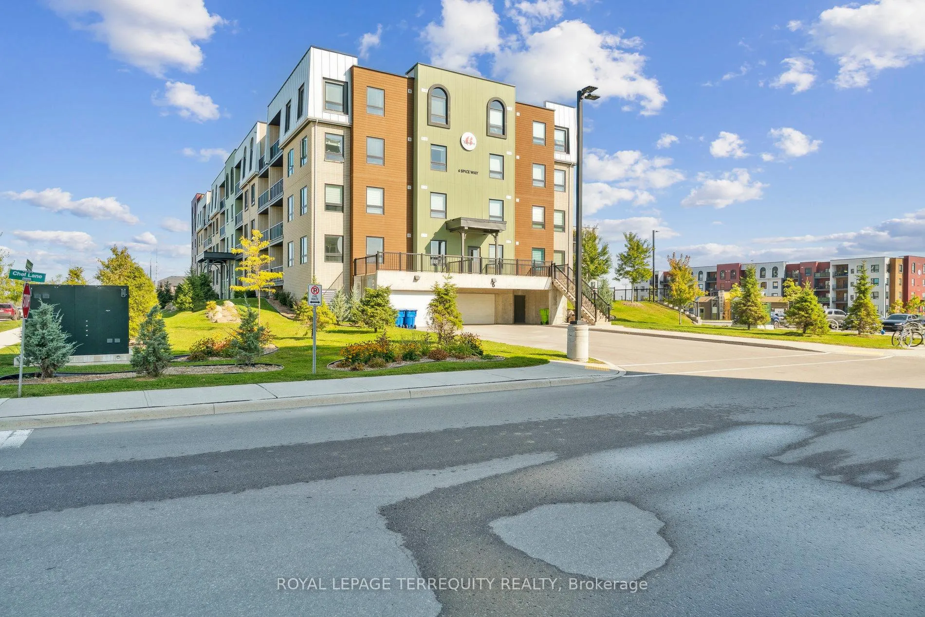Photo 3 of Unit 102, 6 Spice Way, Barrie, Rural Barrie Southeast — HOMEH