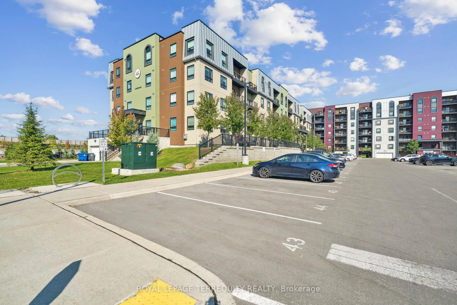 Photo 4 of Unit 102, 6 Spice Way, Barrie, Rural Barrie Southeast — HOMEH