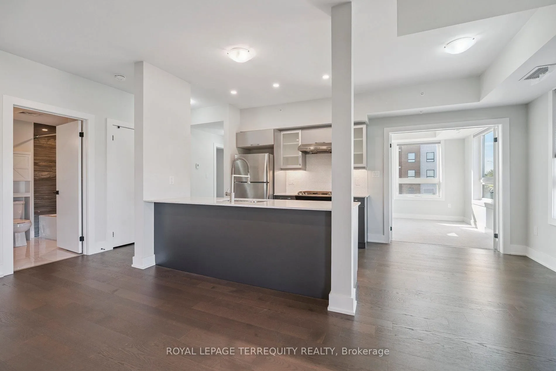 Photo 20 of Unit 102, 6 Spice Way, Barrie, Rural Barrie Southeast — HOMEH