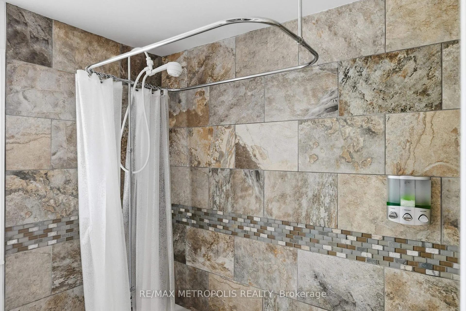 Photo 16 of Unit 114, 763 Narrows Lock Road, Rideau Lakes, Rideau Lakes (North Crosby) Twp — HOMEH