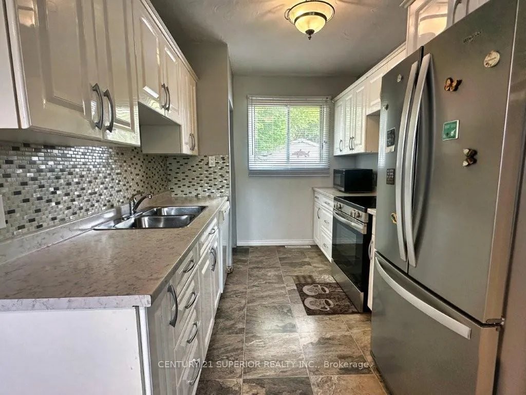 Photo 10 of 242 Empire Ave, Thunder Bay, Westfort — HOMEH