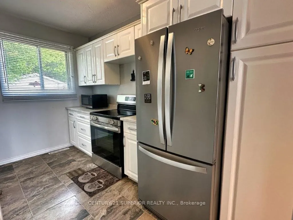 Photo 11 of 242 Empire Ave, Thunder Bay, Westfort — HOMEH