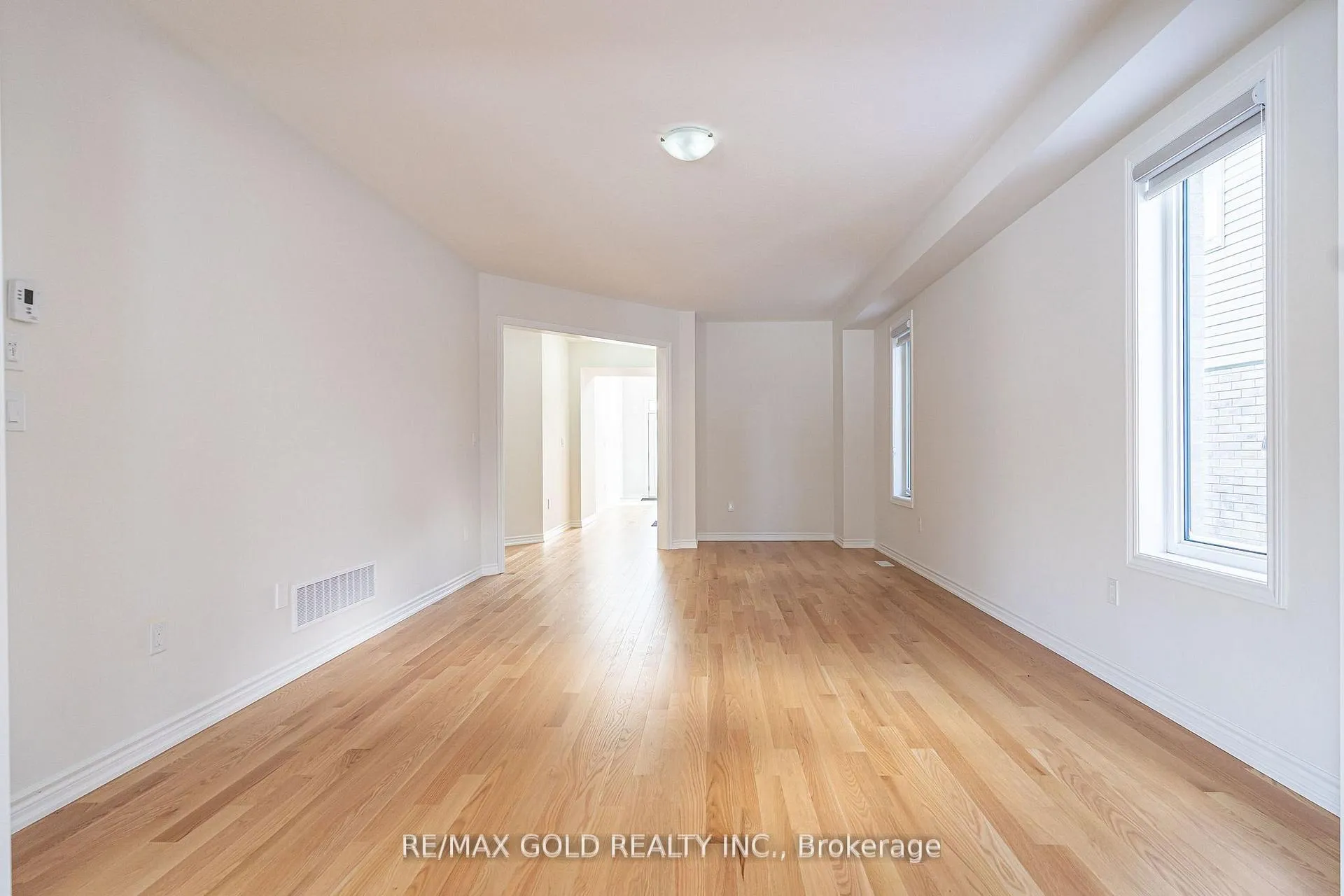 Photo 10 of 33 Gilham Way, Brant, Paris — HOMEH